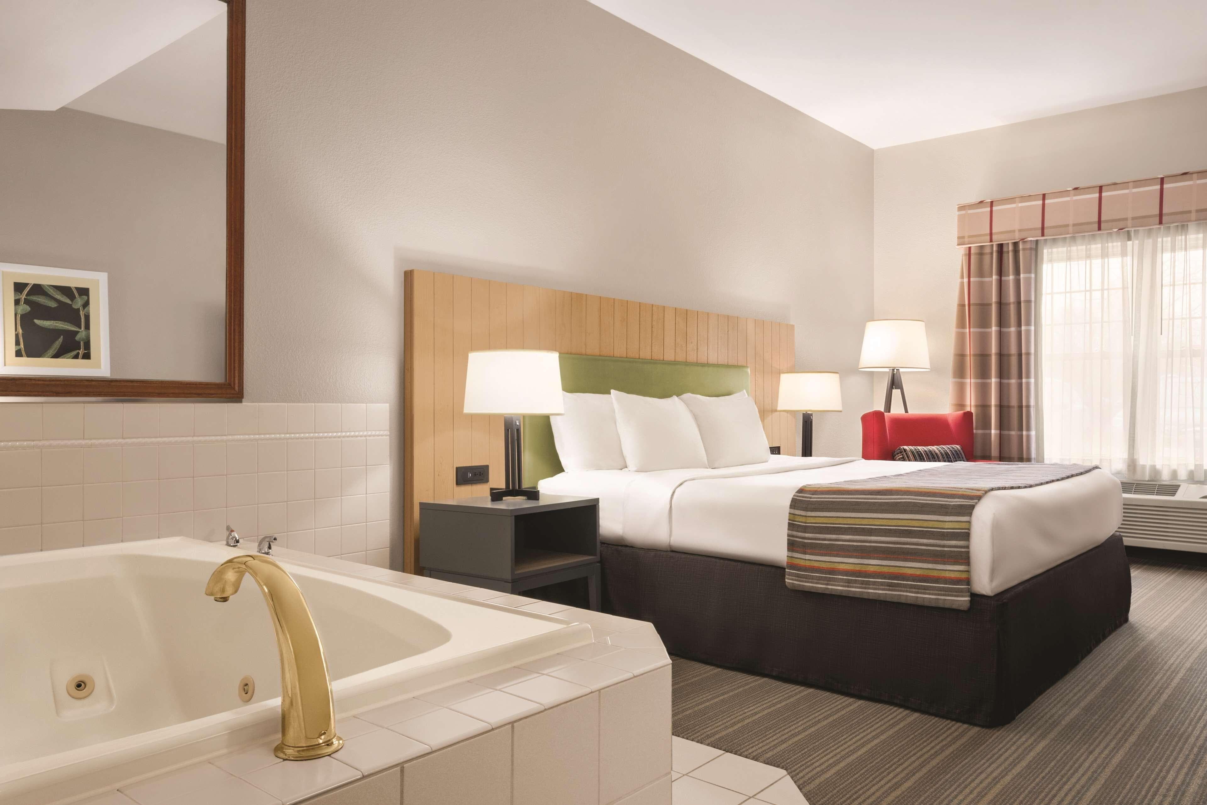 Country Inn & Suites by Radisson, Schaumburg, IL — 23