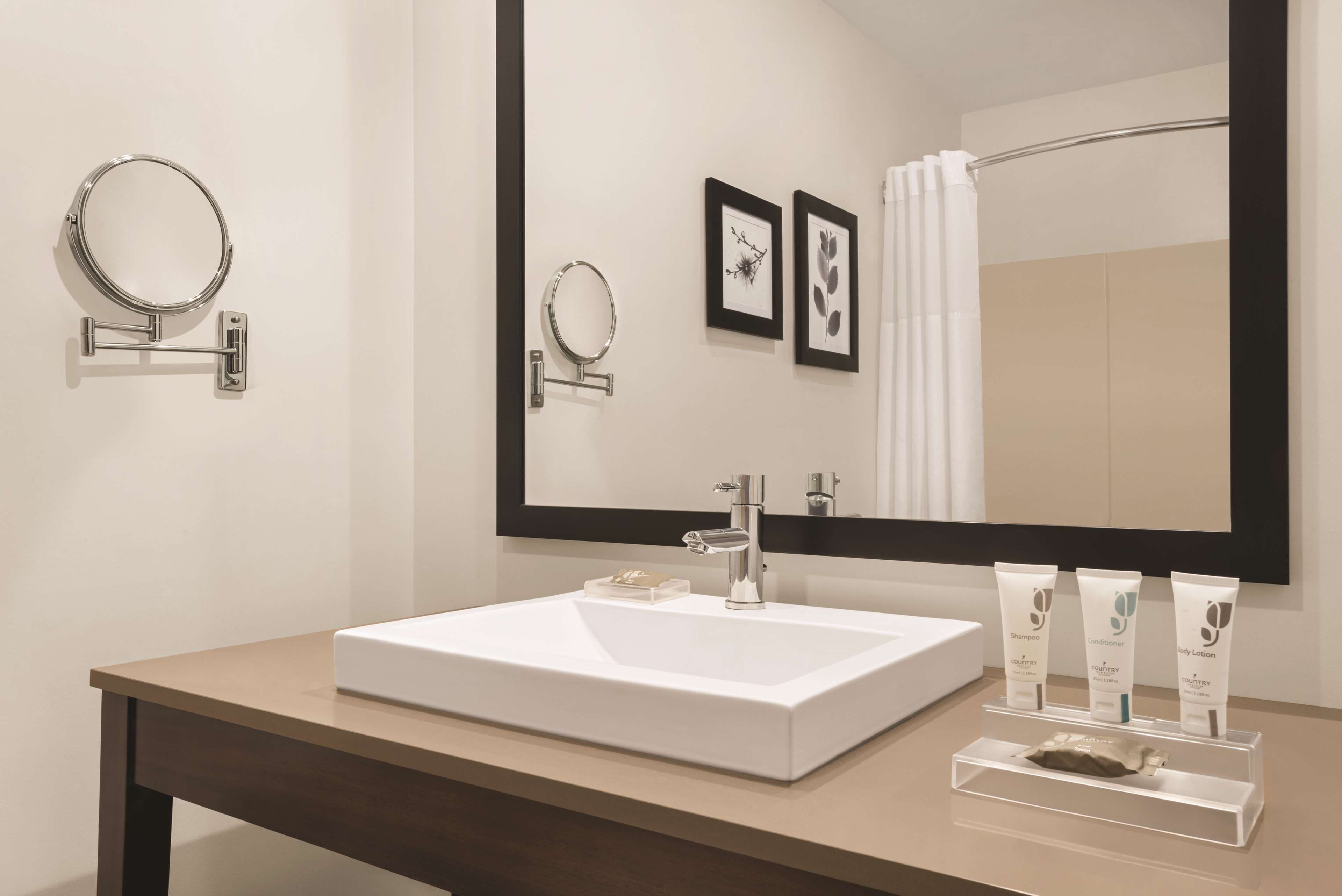 Country Inn & Suites by Radisson, Schaumburg, IL - Image 4