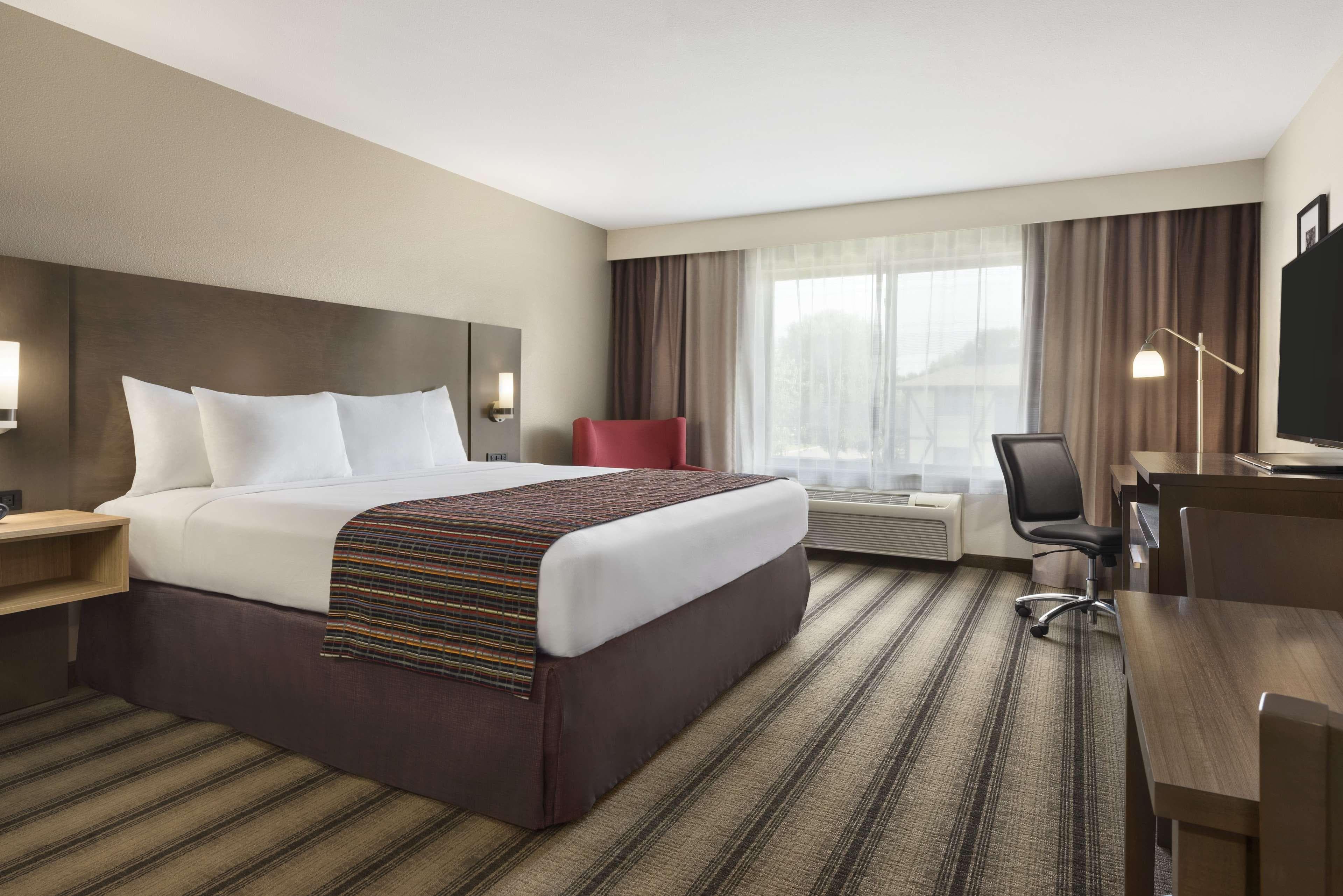 Country Inn & Suites by Radisson, Springfield Southeast - Image 1