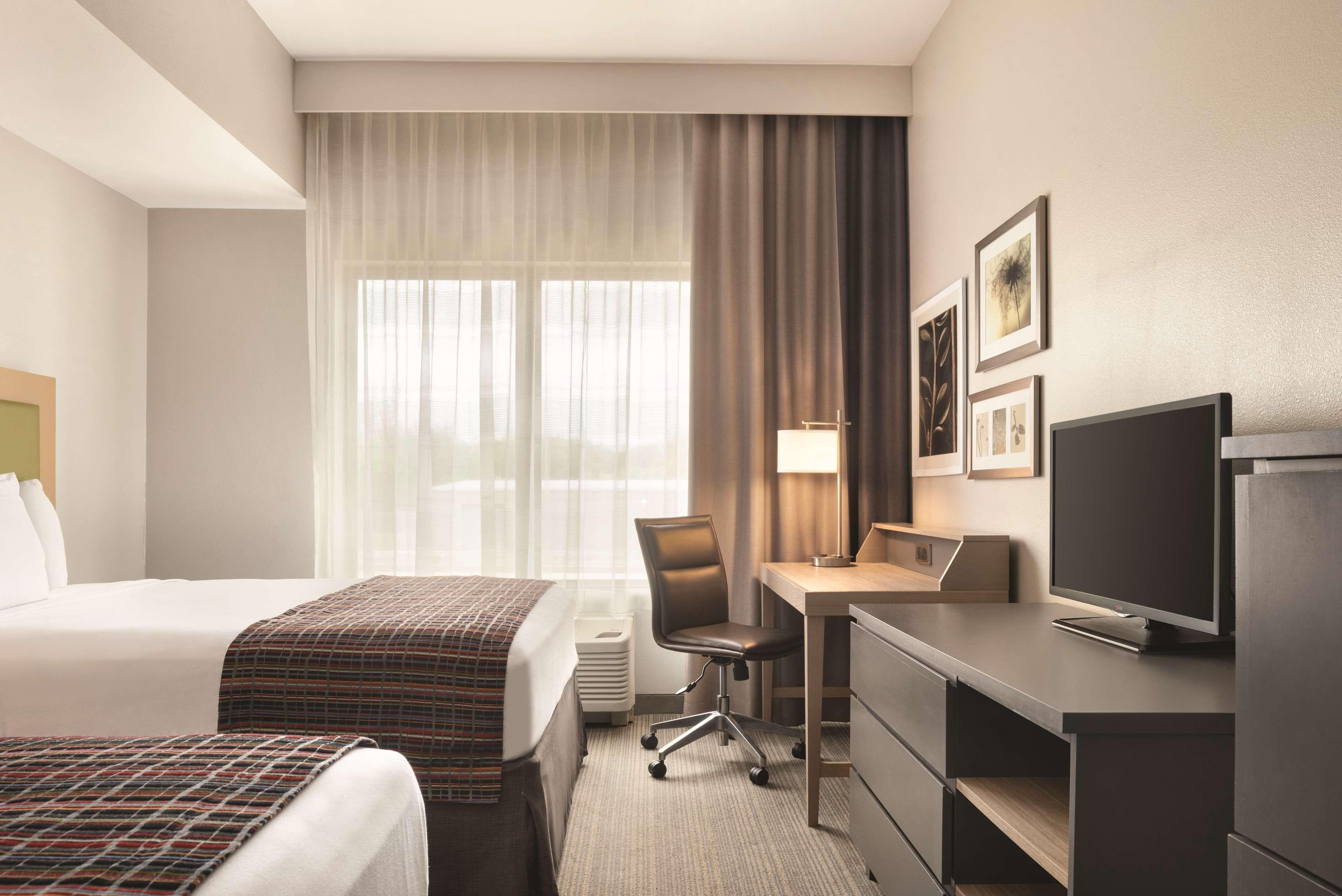 Country Inn & Suites by Radisson, Springfield Southeast — 9