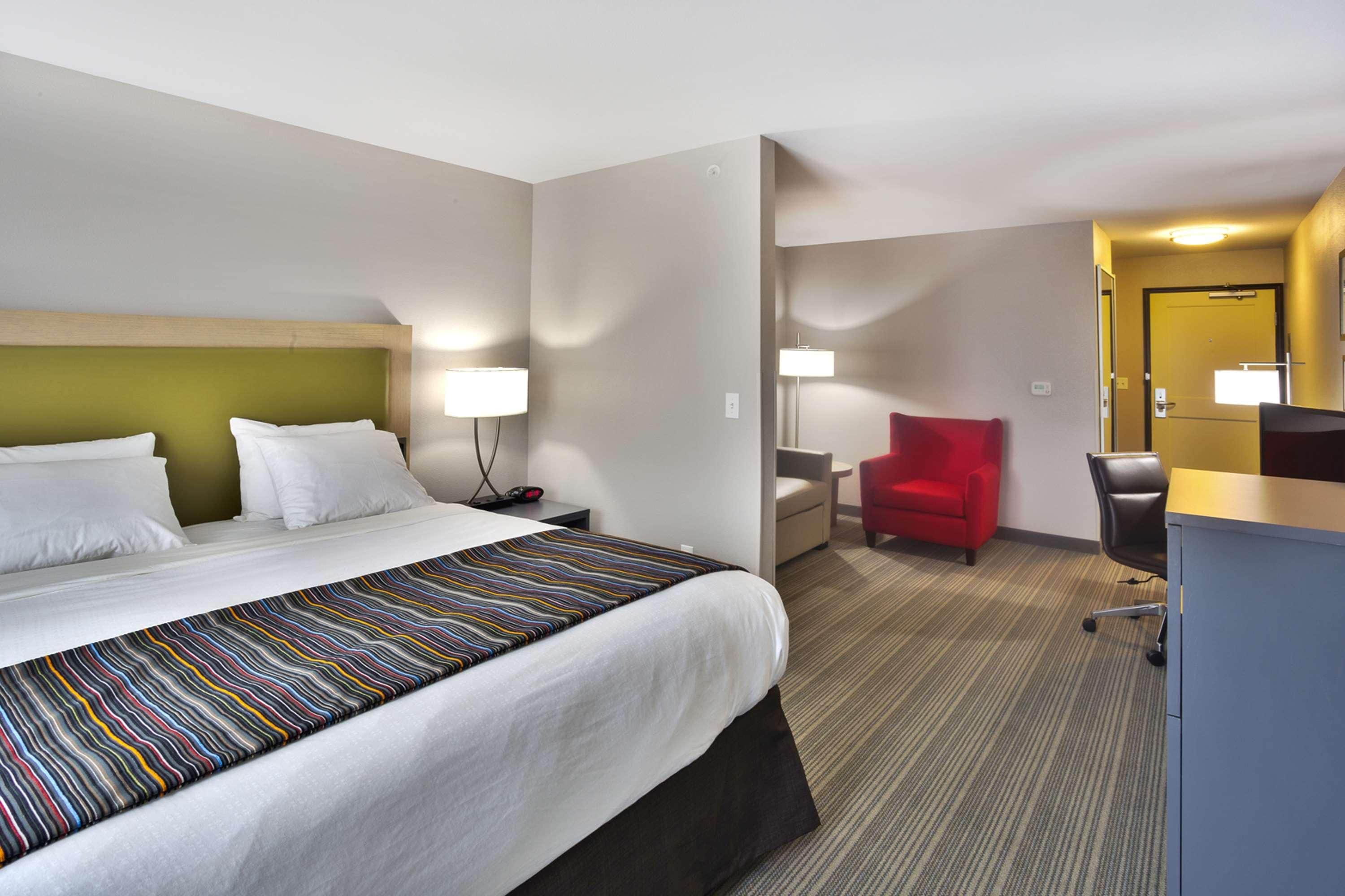 Country Inn & Suites by Radisson, Springfield Southeast — 6