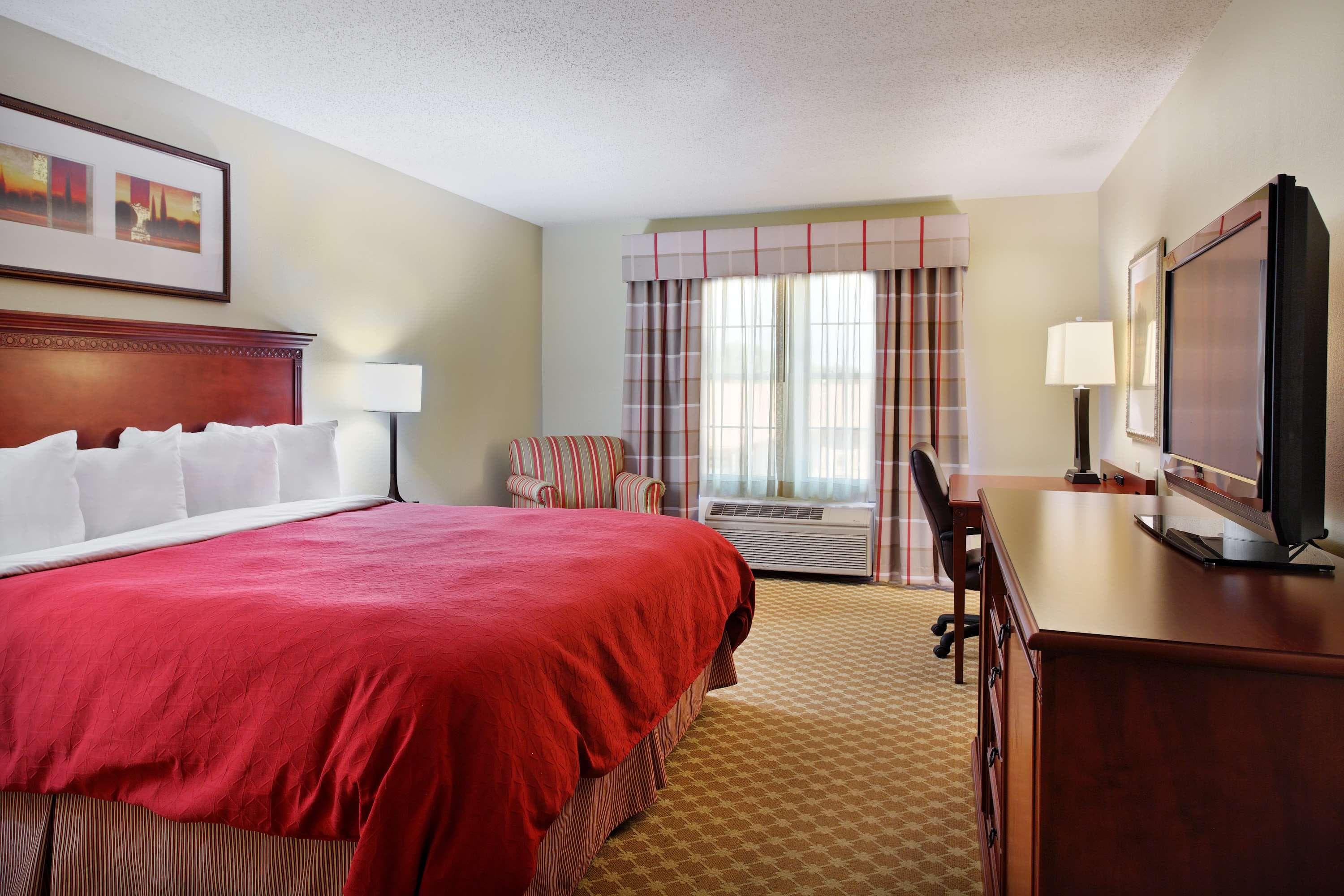 Country Inn & Suites by Radisson, Rock Falls, IL - Image 2