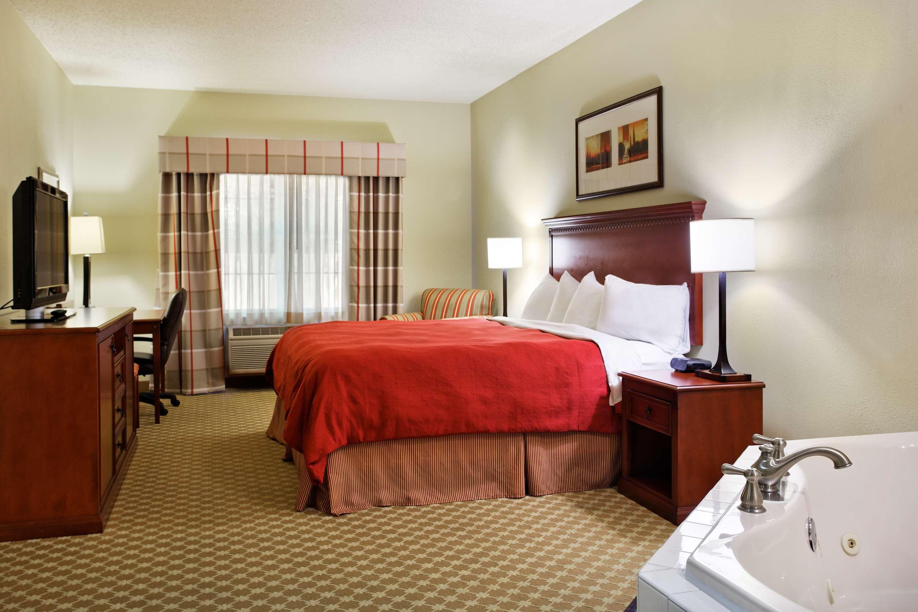 Country Inn & Suites by Radisson, Rock Falls, IL — 6