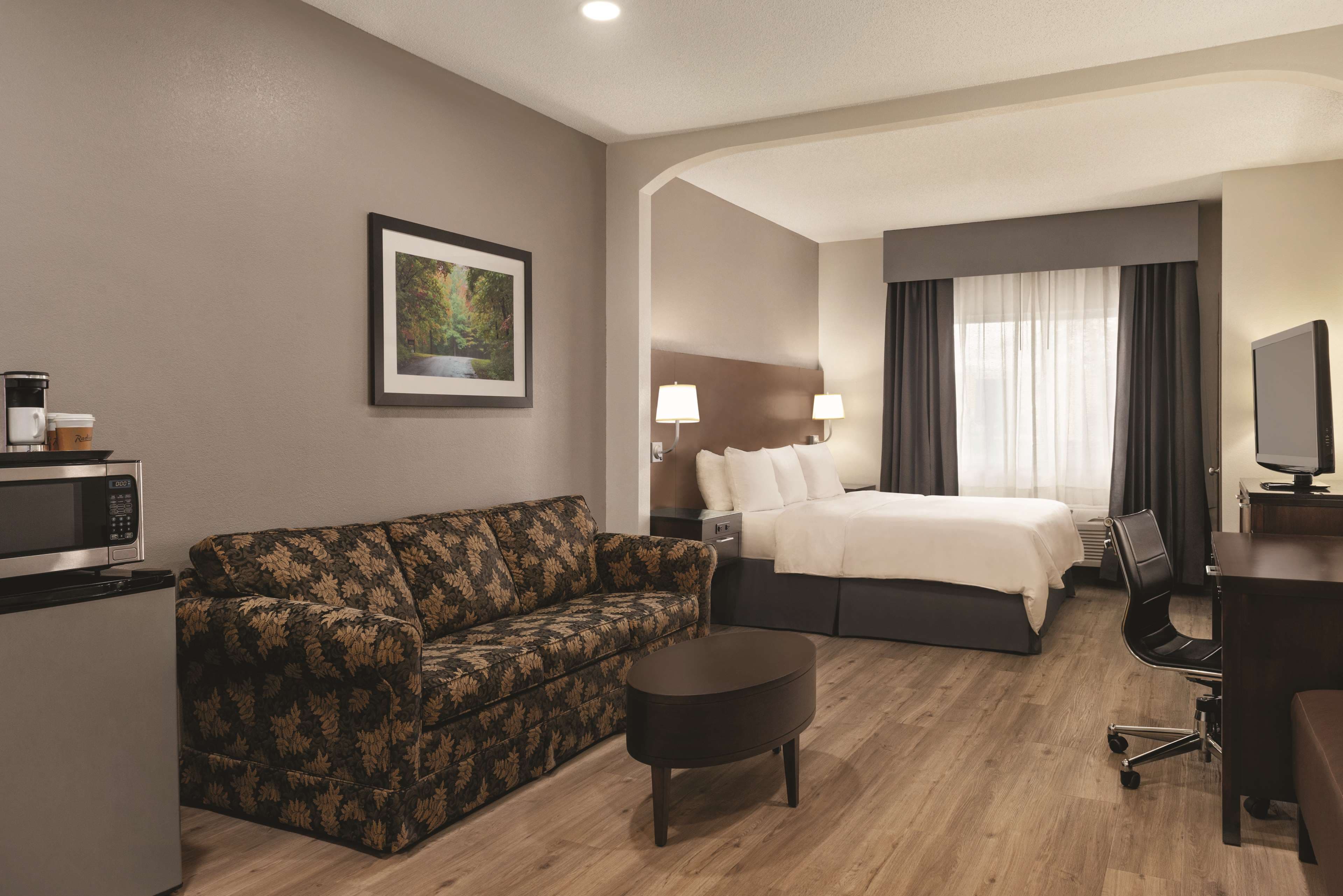 Radisson Hotel & Conference Center Rockford - Image 2