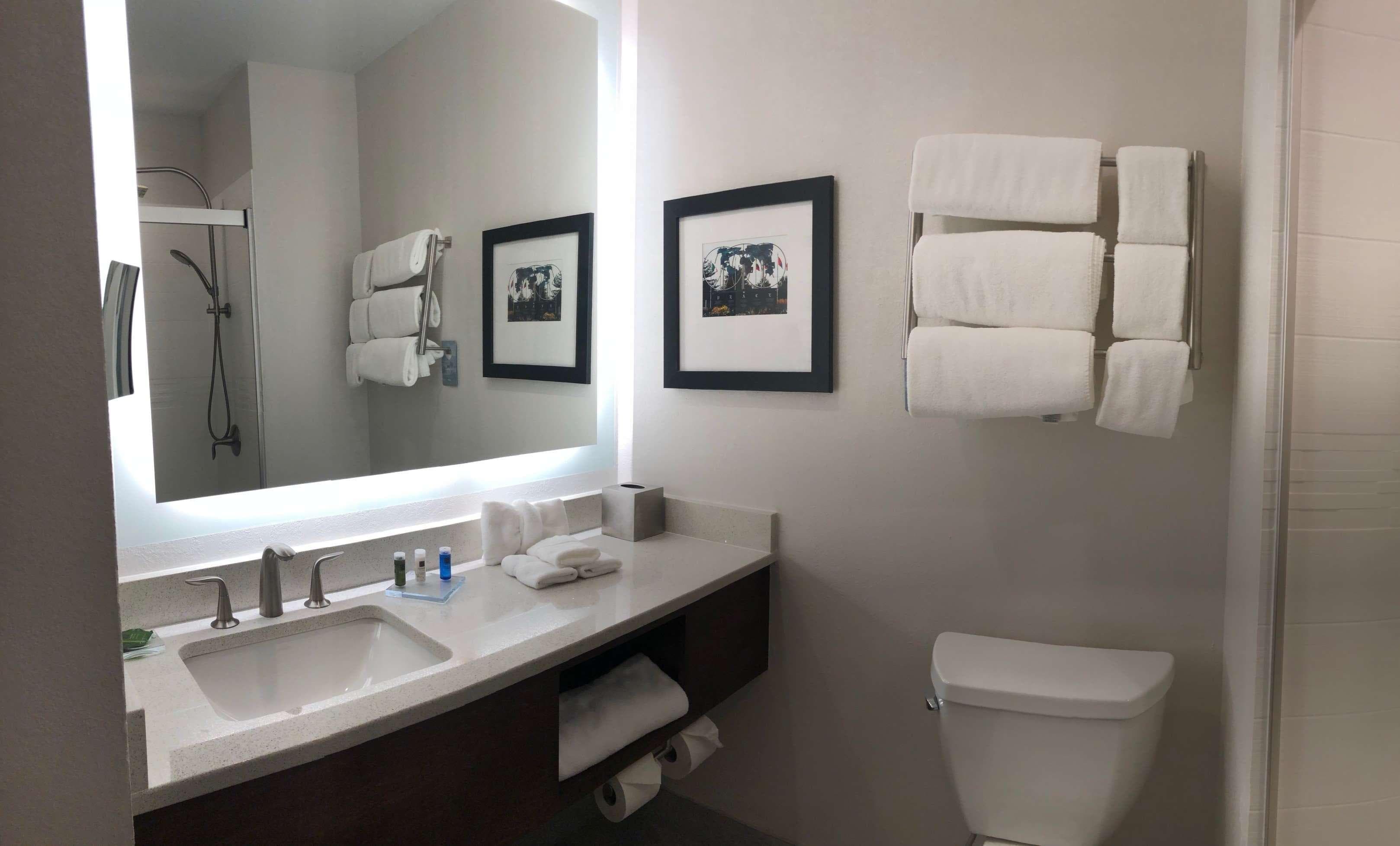 Radisson Hotel & Conference Center Rockford — 6