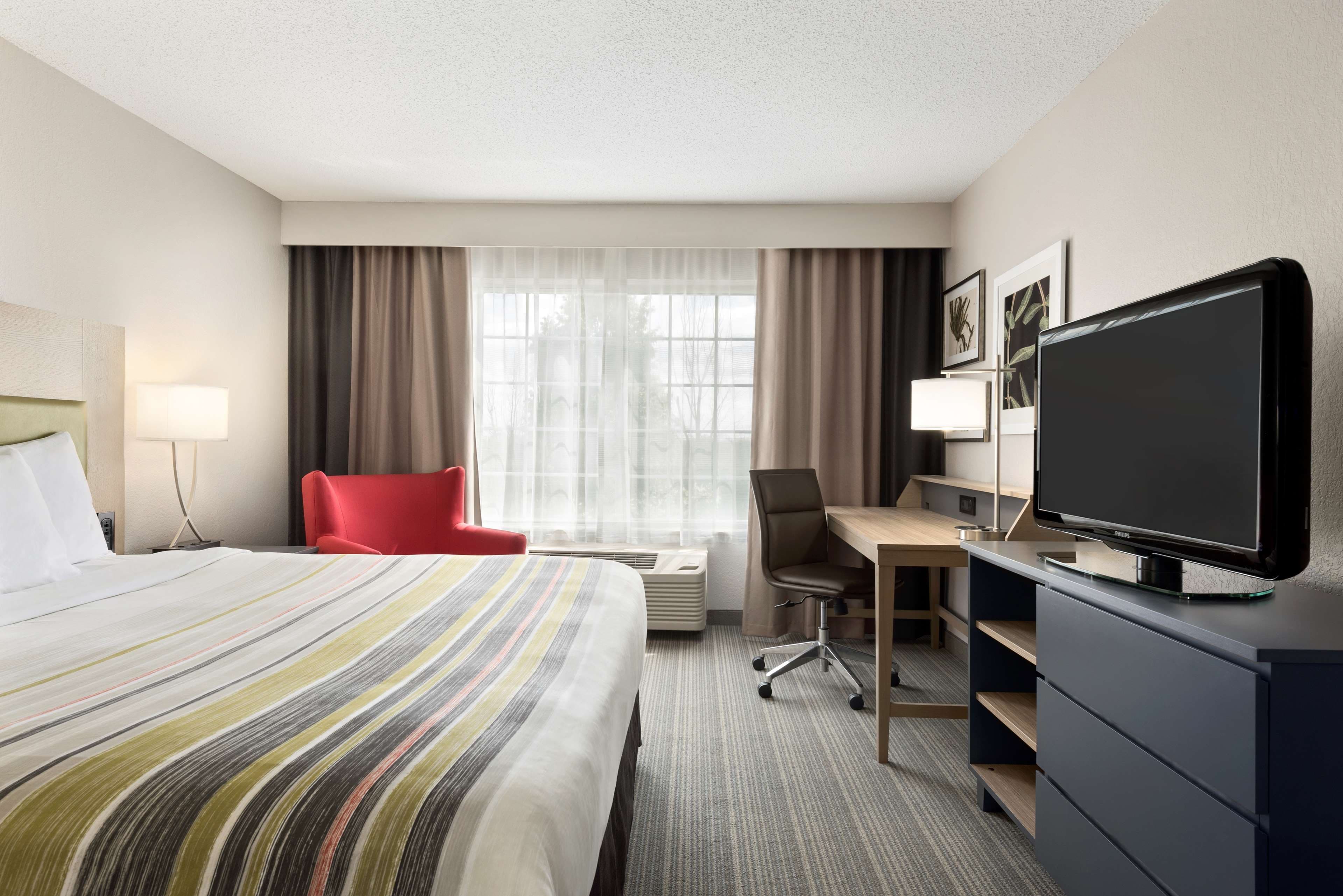 Country Inn & Suites by Radisson, Romeoville - Bolingbrook — 6