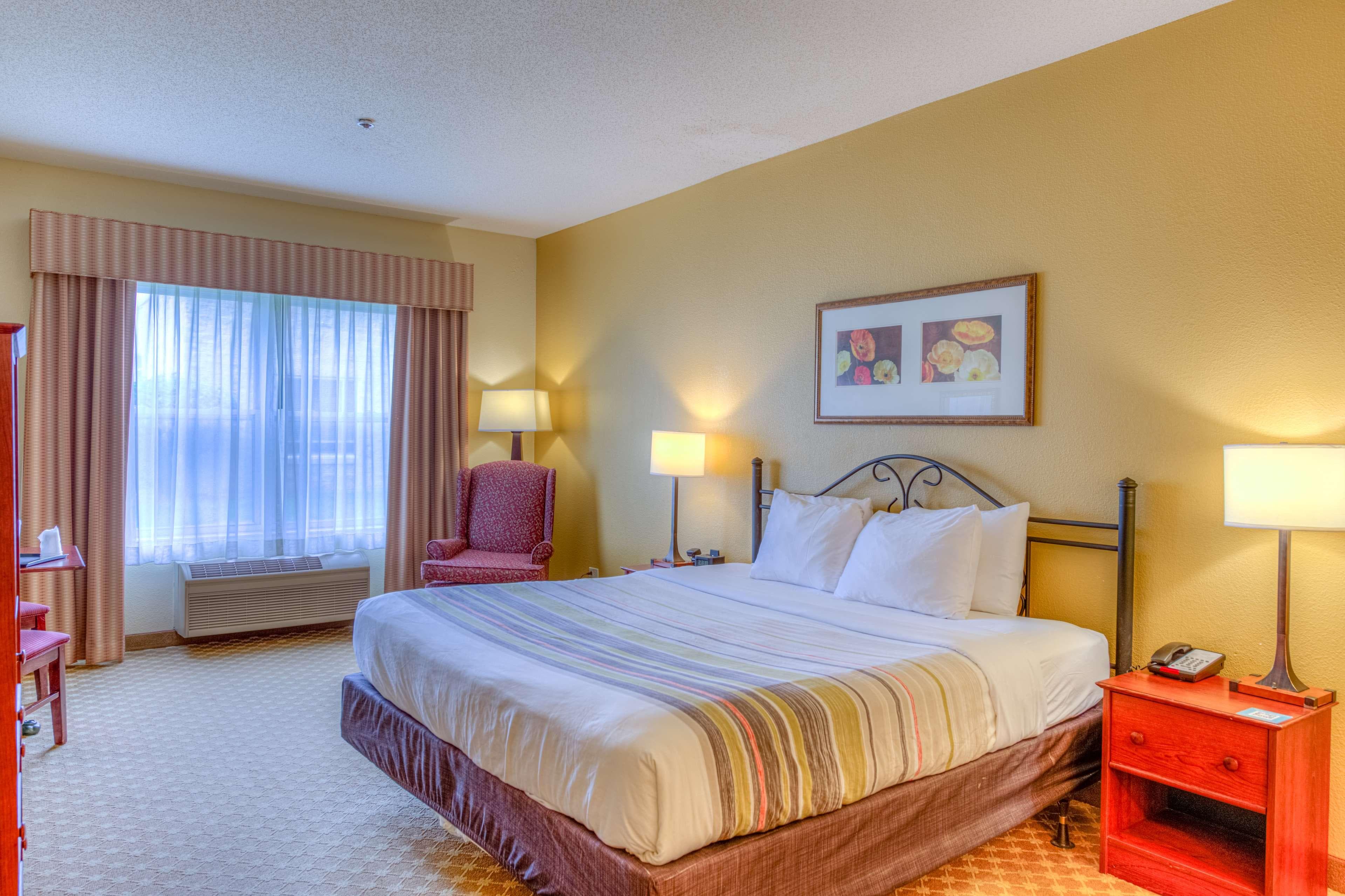 Country Inn & Suites by Radisson, Crystal Lake, IL - Image 2