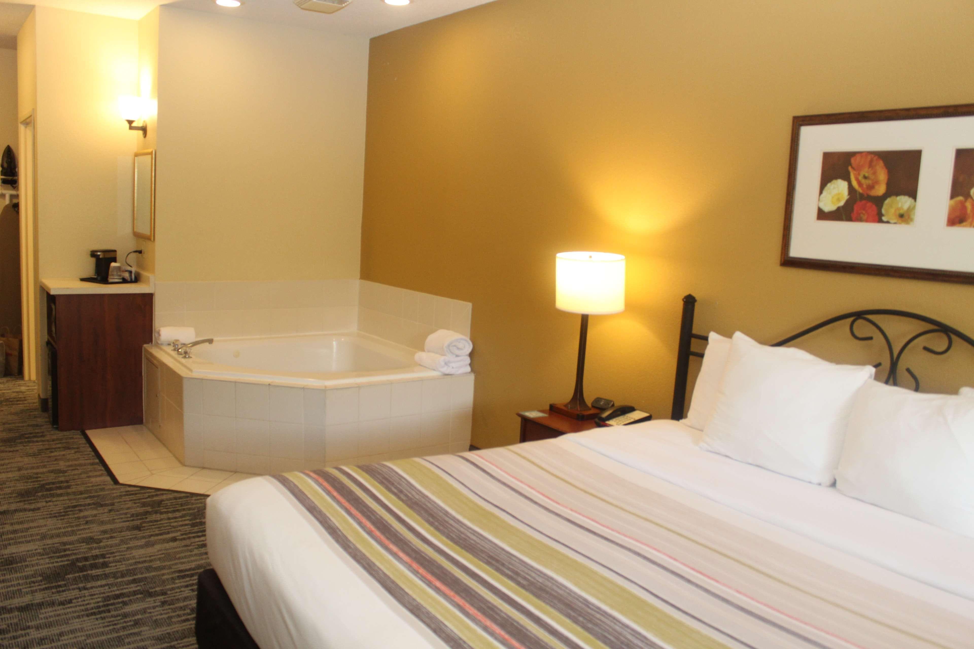 Country Inn & Suites by Radisson, Crystal Lake, IL — 8