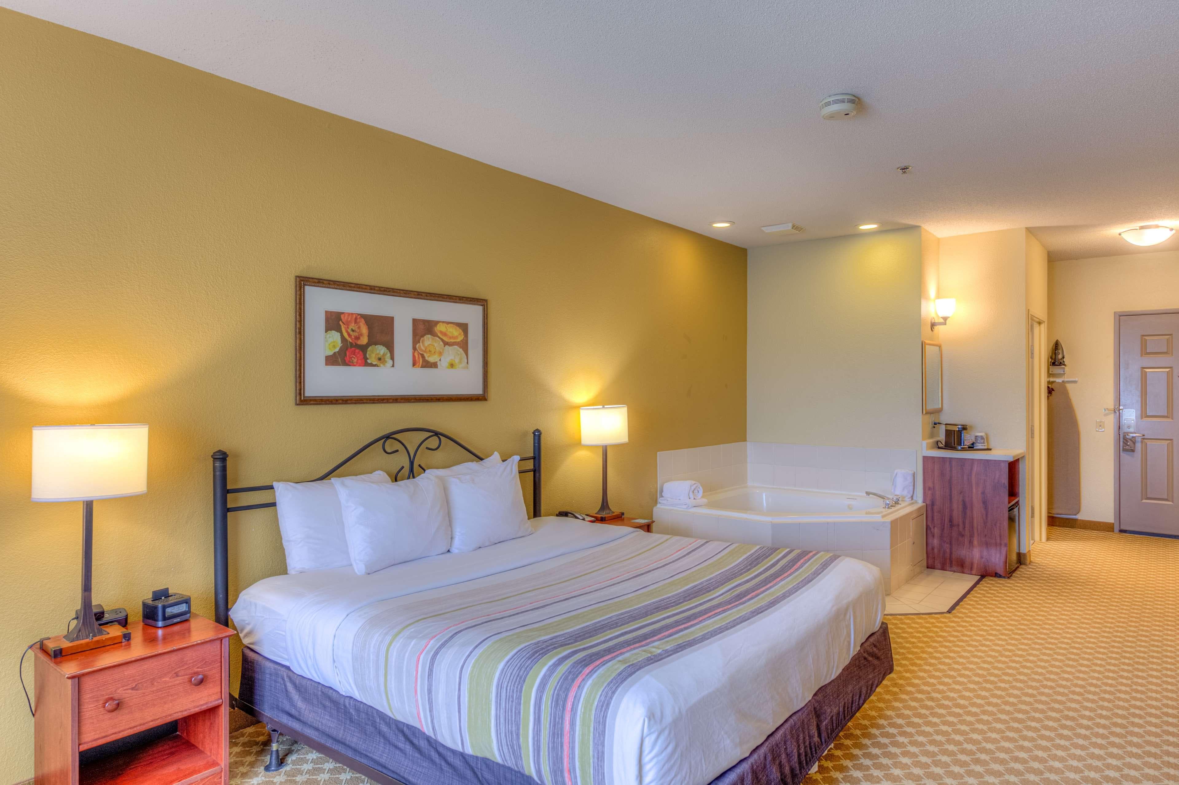 Country Inn & Suites by Radisson, Crystal Lake, IL — 9