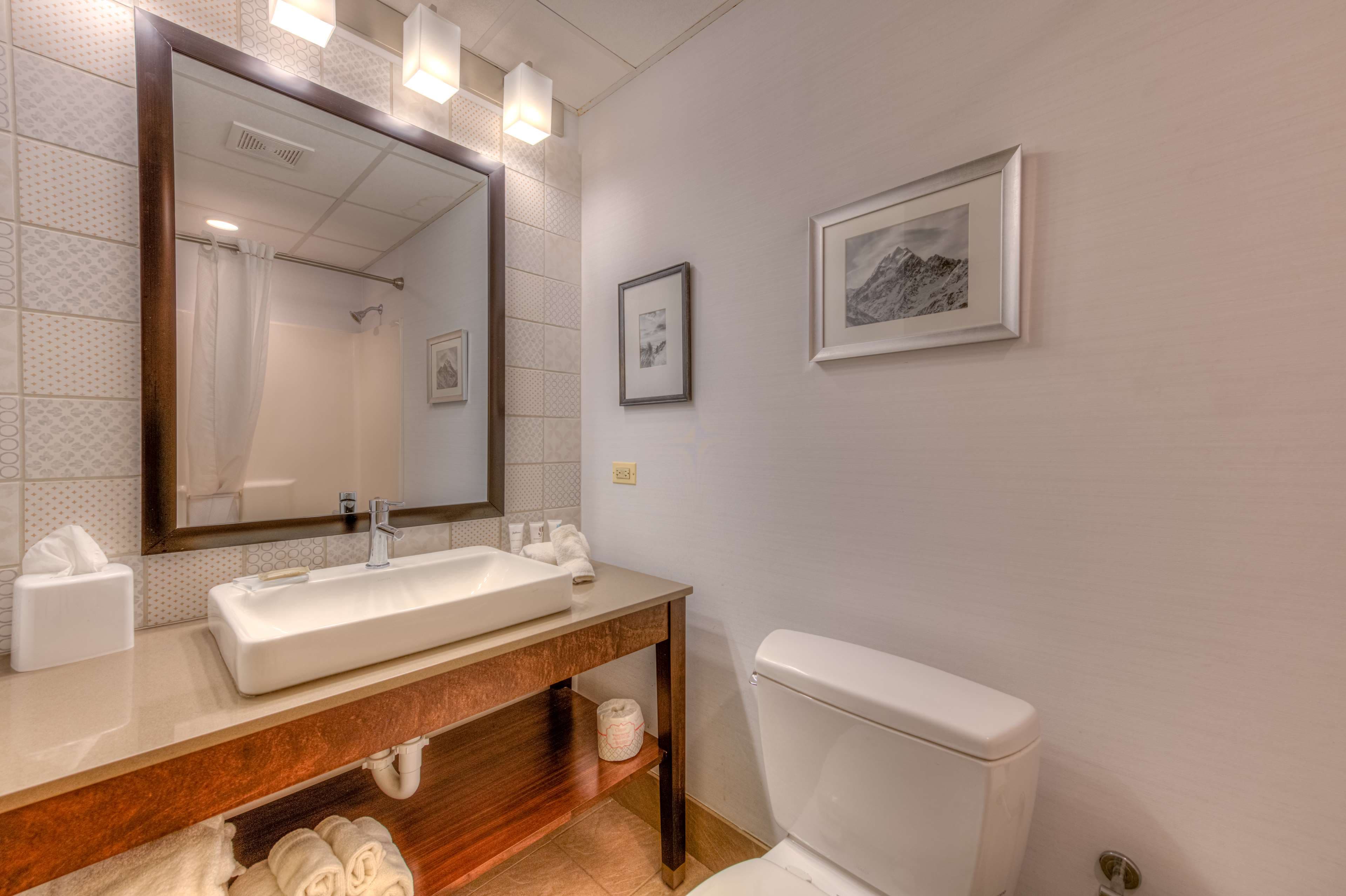 Country Inn & Suites by Radisson, Crystal Lake, IL - Image 3