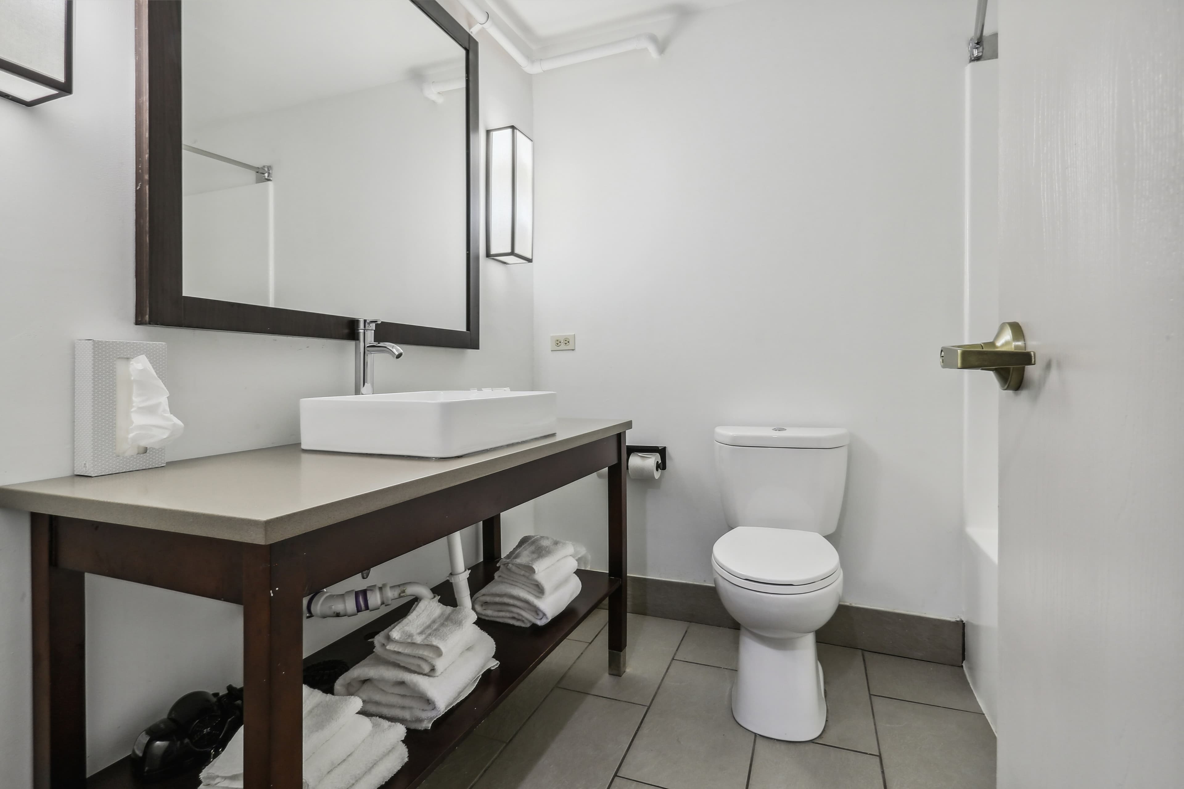 Country Inn & Suites by Radisson, Chicago O'Hare South, IL - Image 3