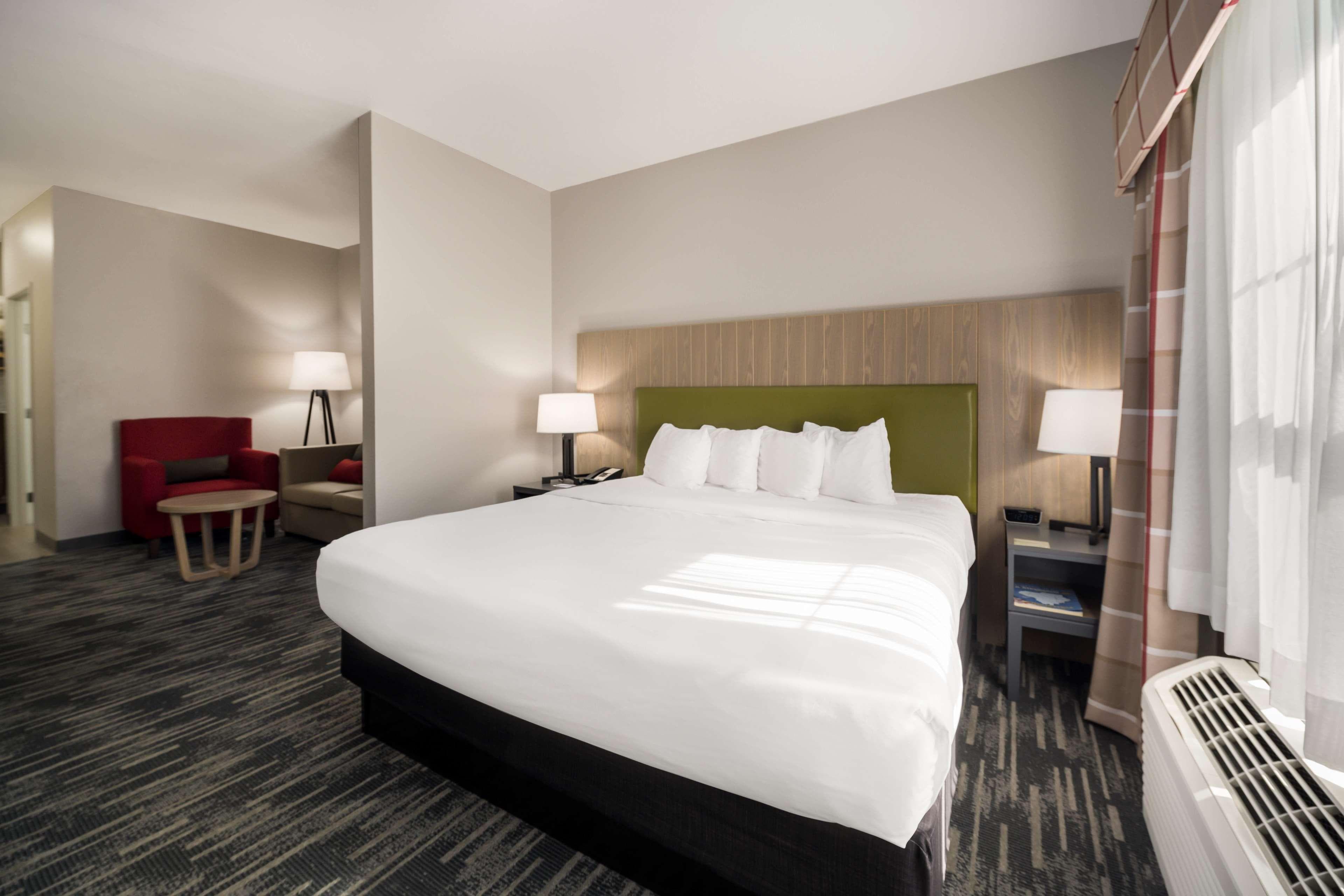 Country Inn & Suites by Radisson, Freeport, IL — 19