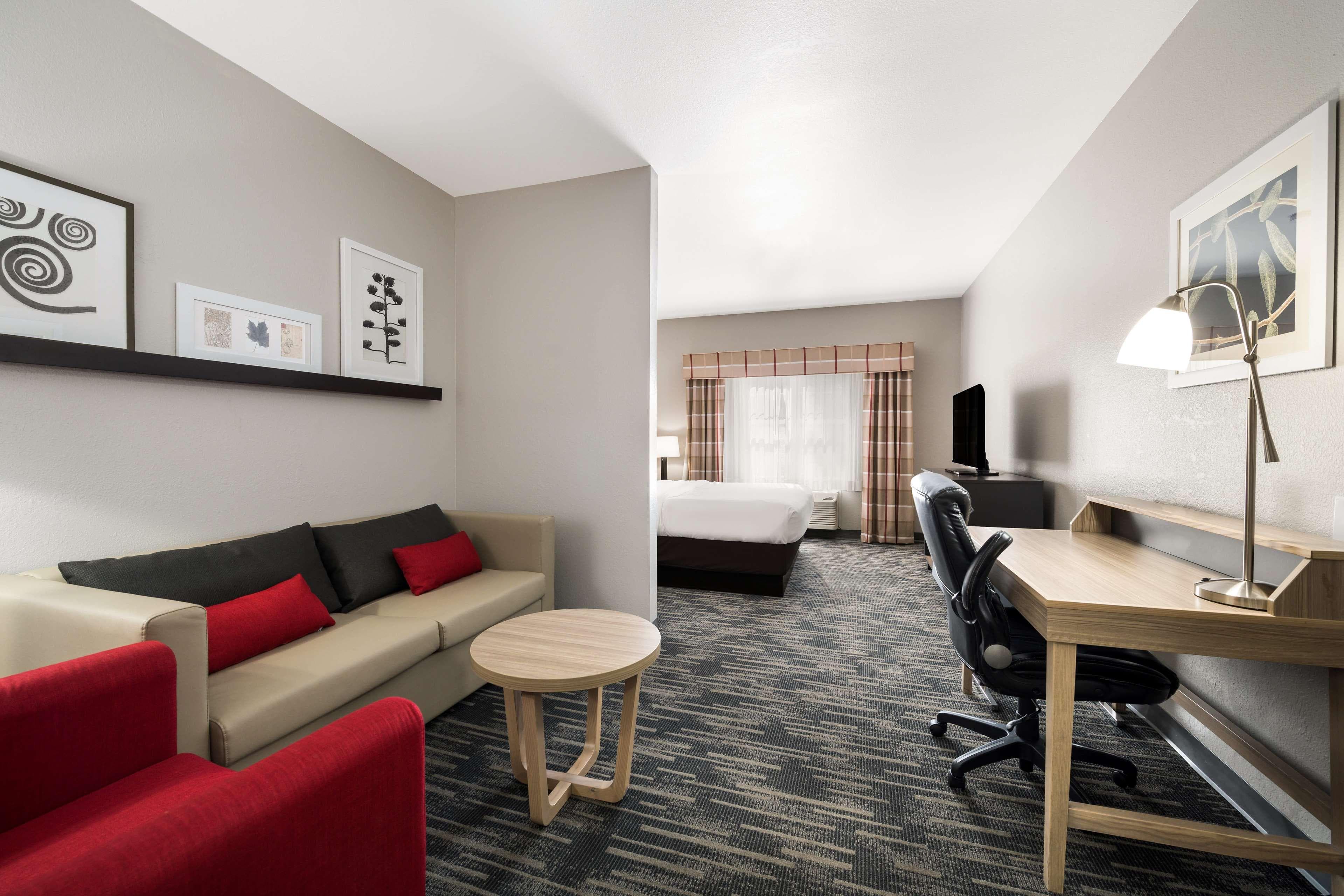 Country Inn & Suites by Radisson, Freeport, IL — 20