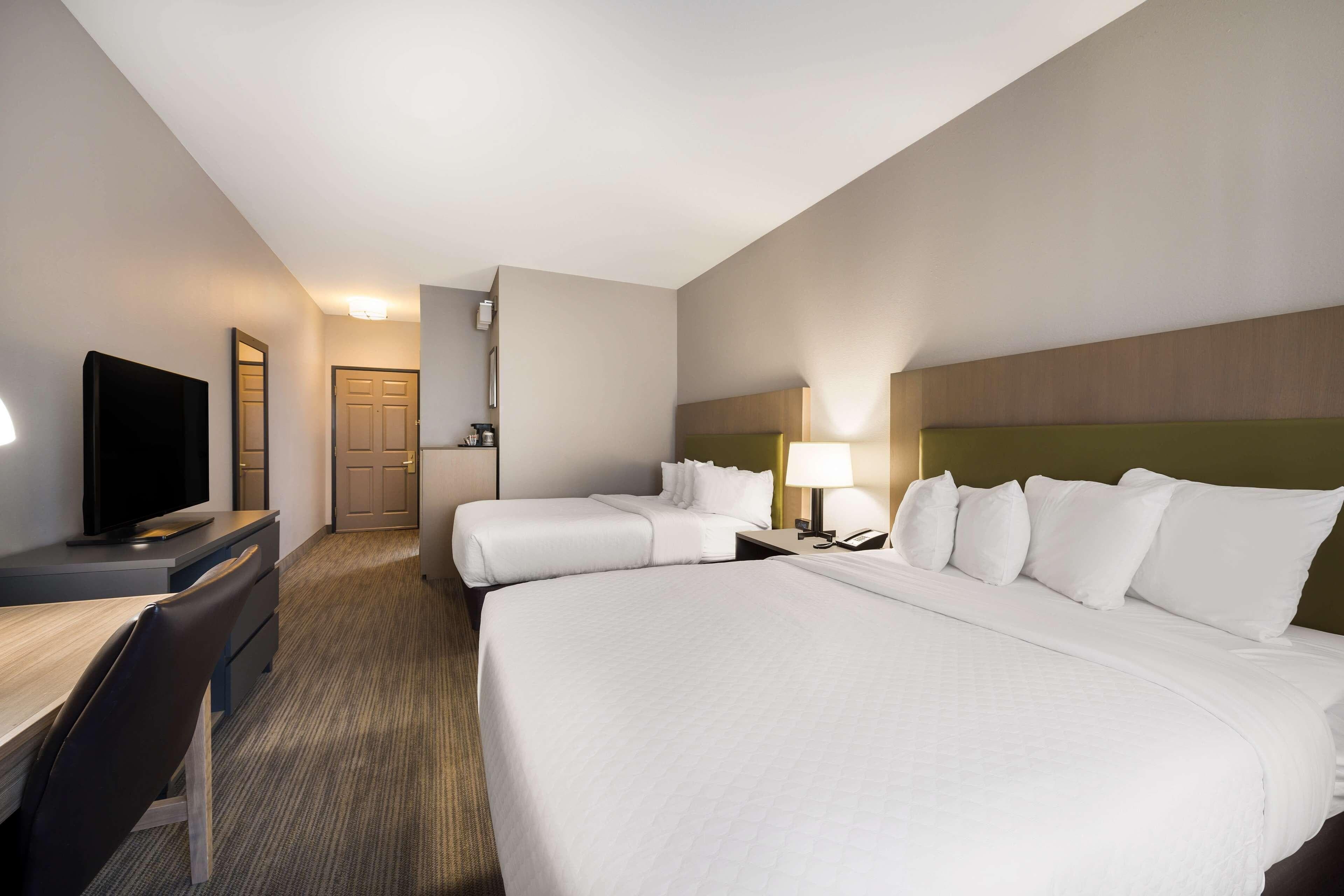 Country Inn & Suites by Radisson, Freeport, IL — 31