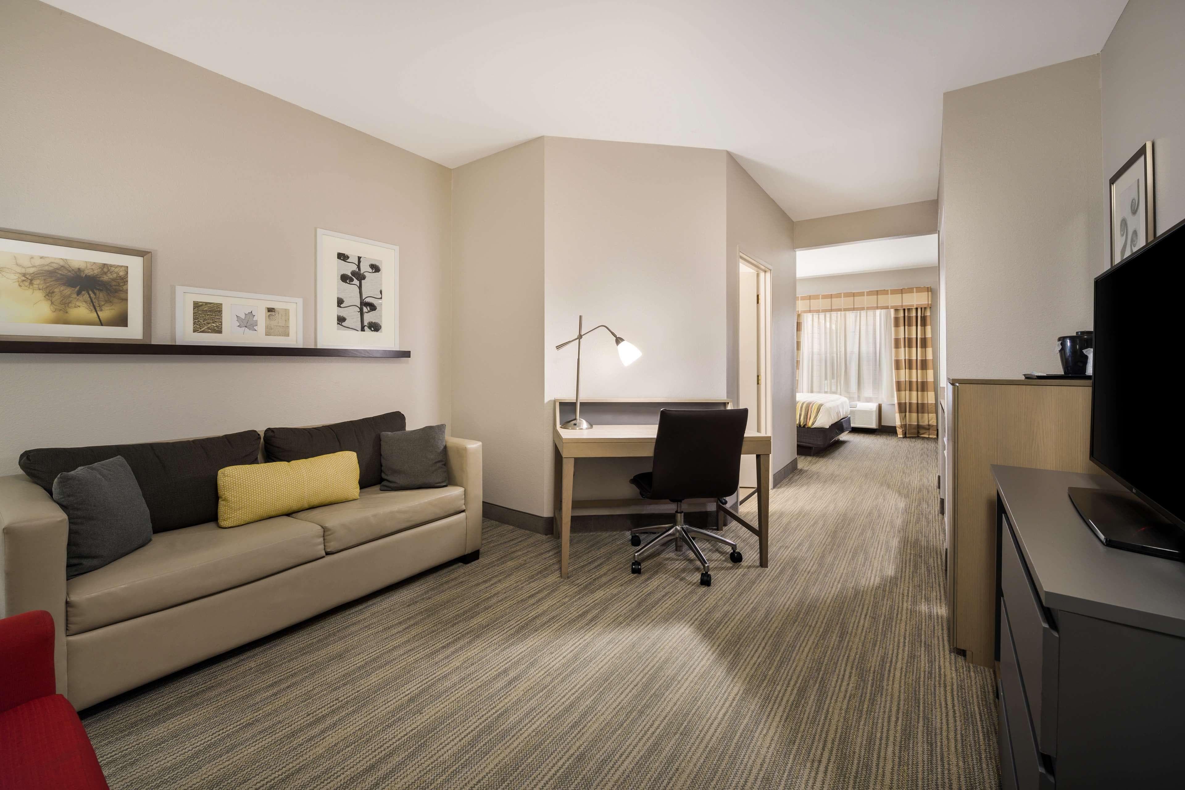 Country Inn & Suites by Radisson, Freeport, IL — 25