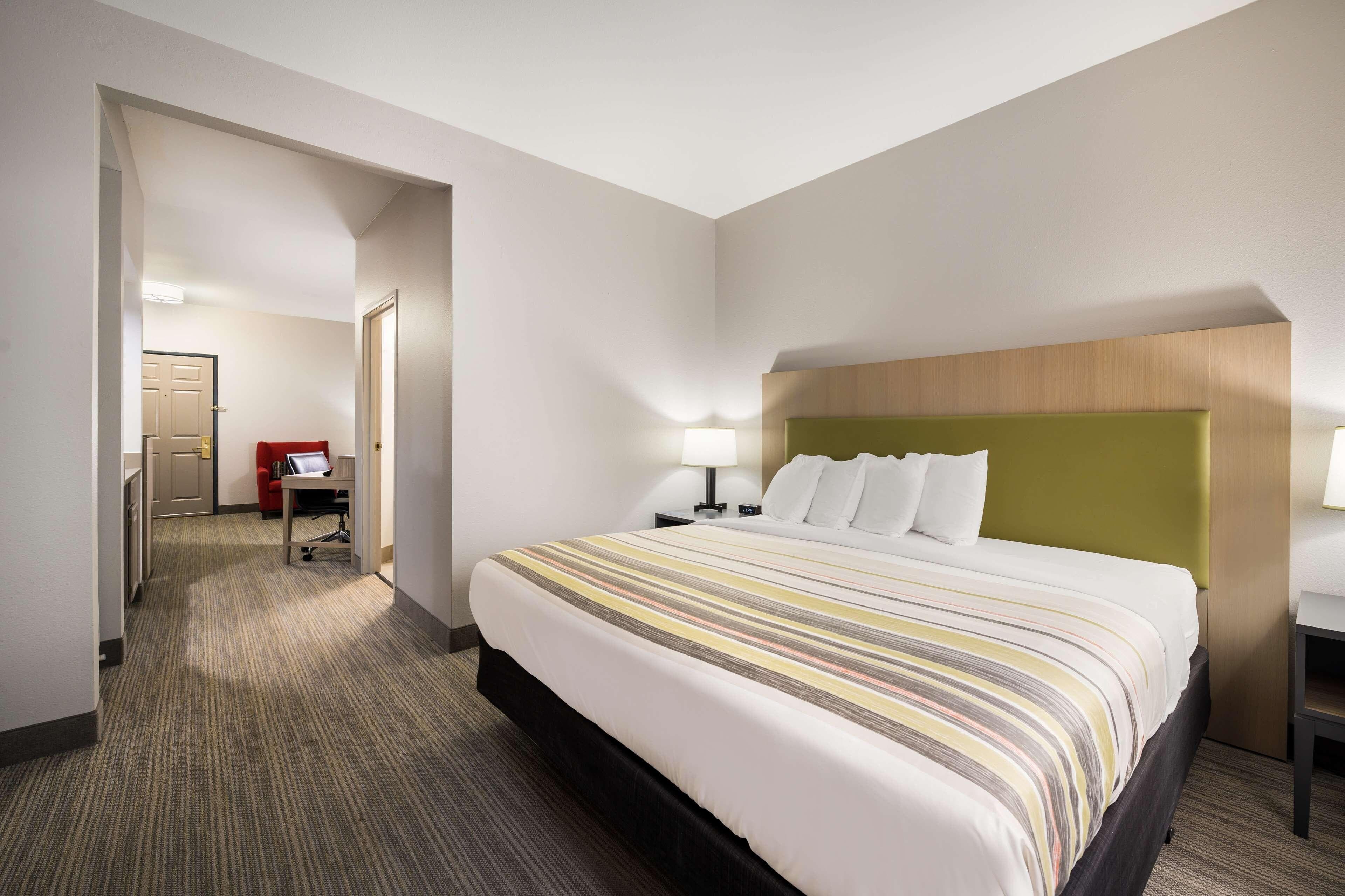 Country Inn & Suites by Radisson, Freeport, IL — 26