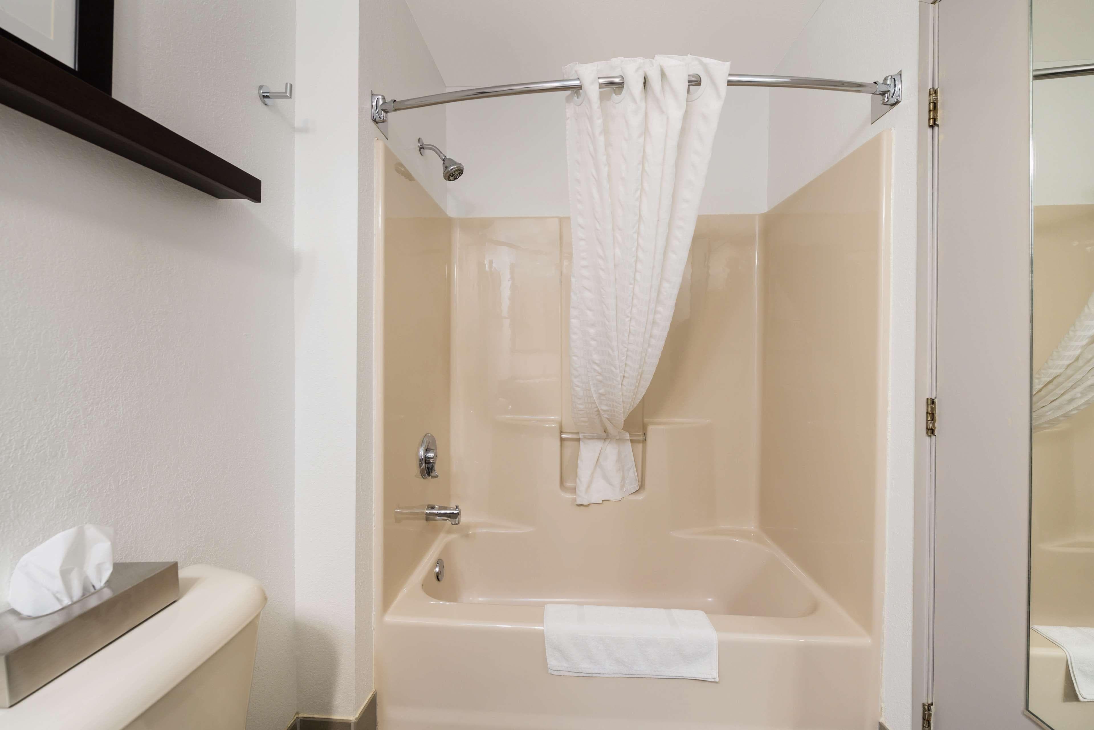 Country Inn & Suites by Radisson, Freeport, IL — 29