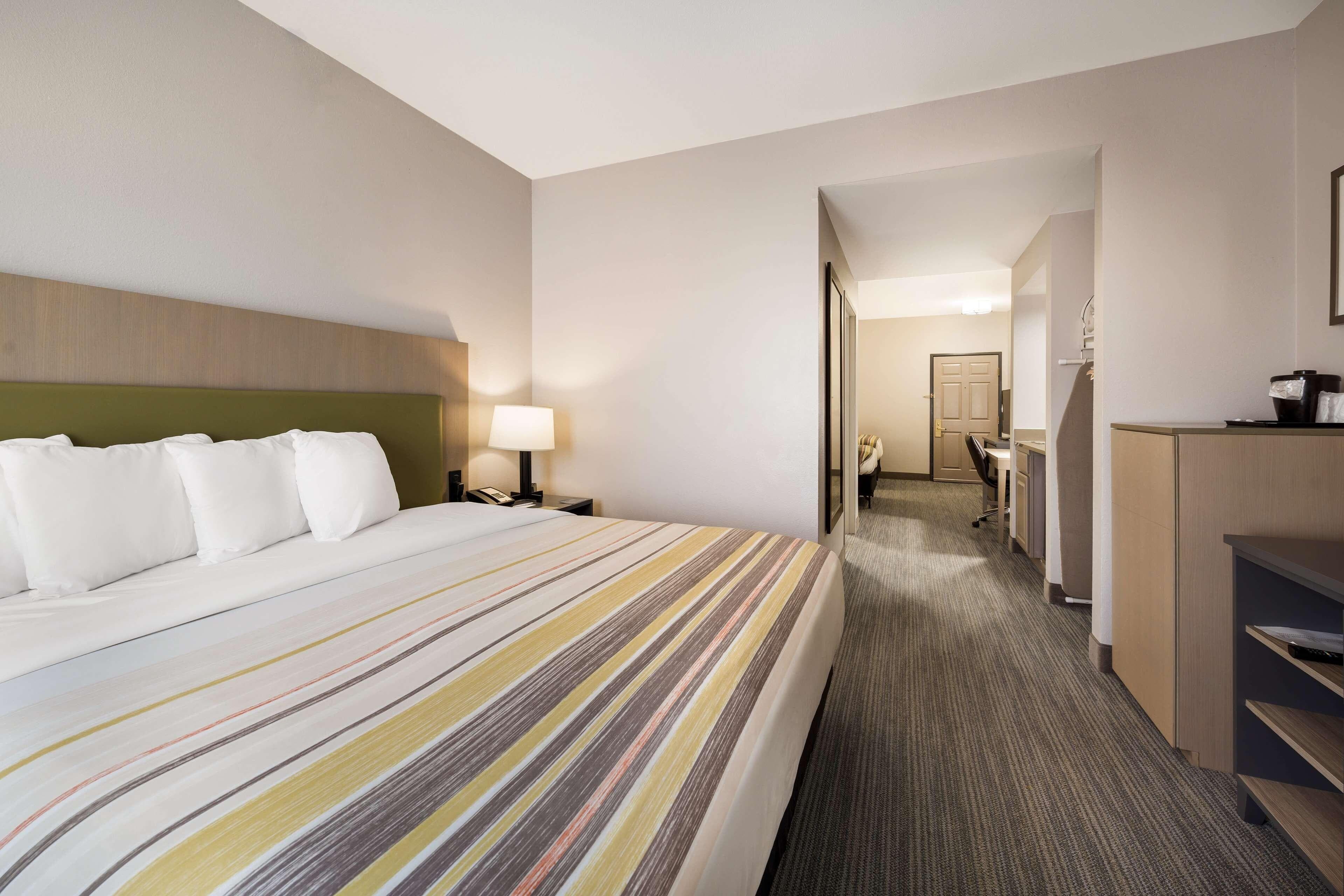 Country Inn & Suites by Radisson, Freeport, IL — 22