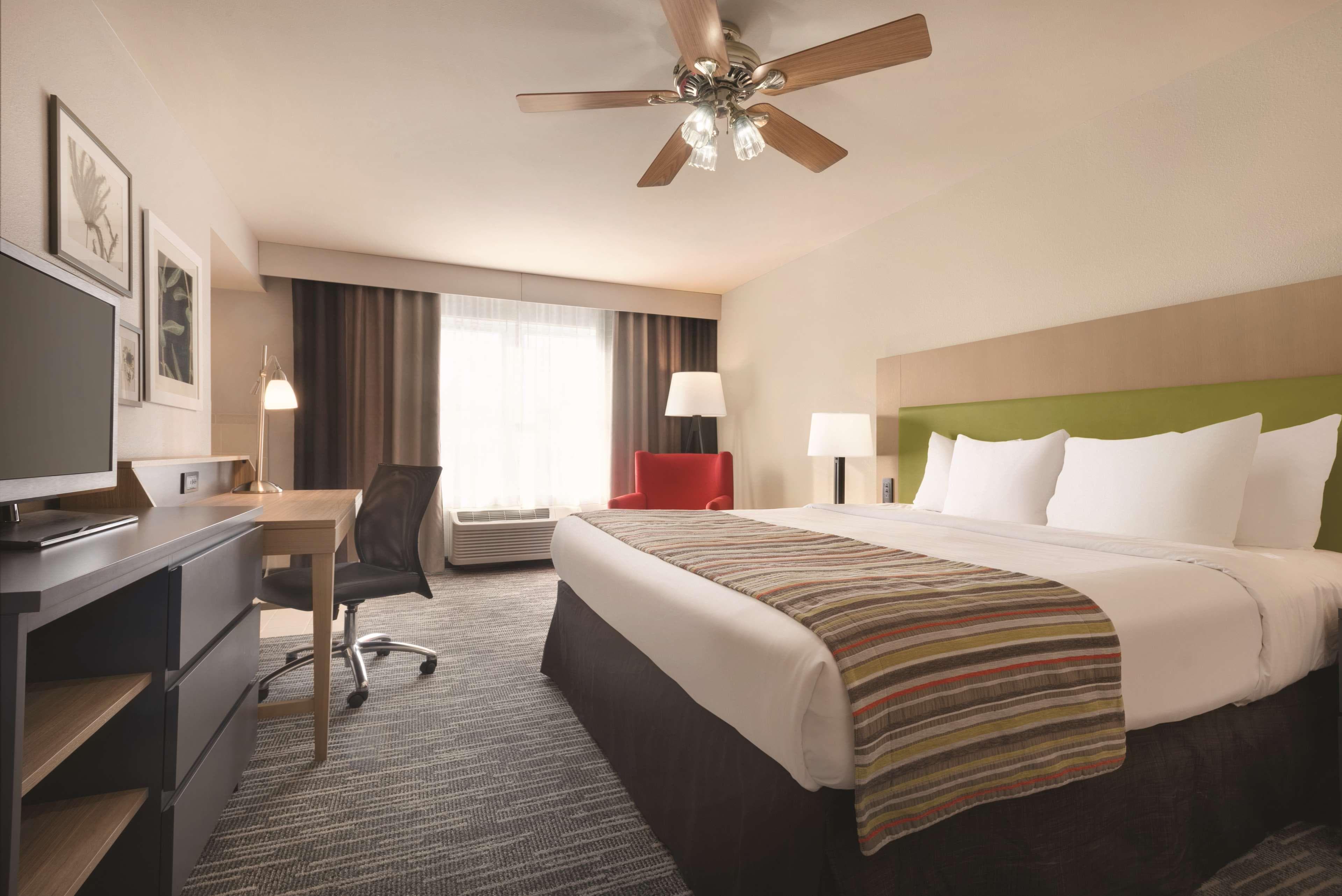 Country Inn & Suites by Radisson, Galena, IL — 14