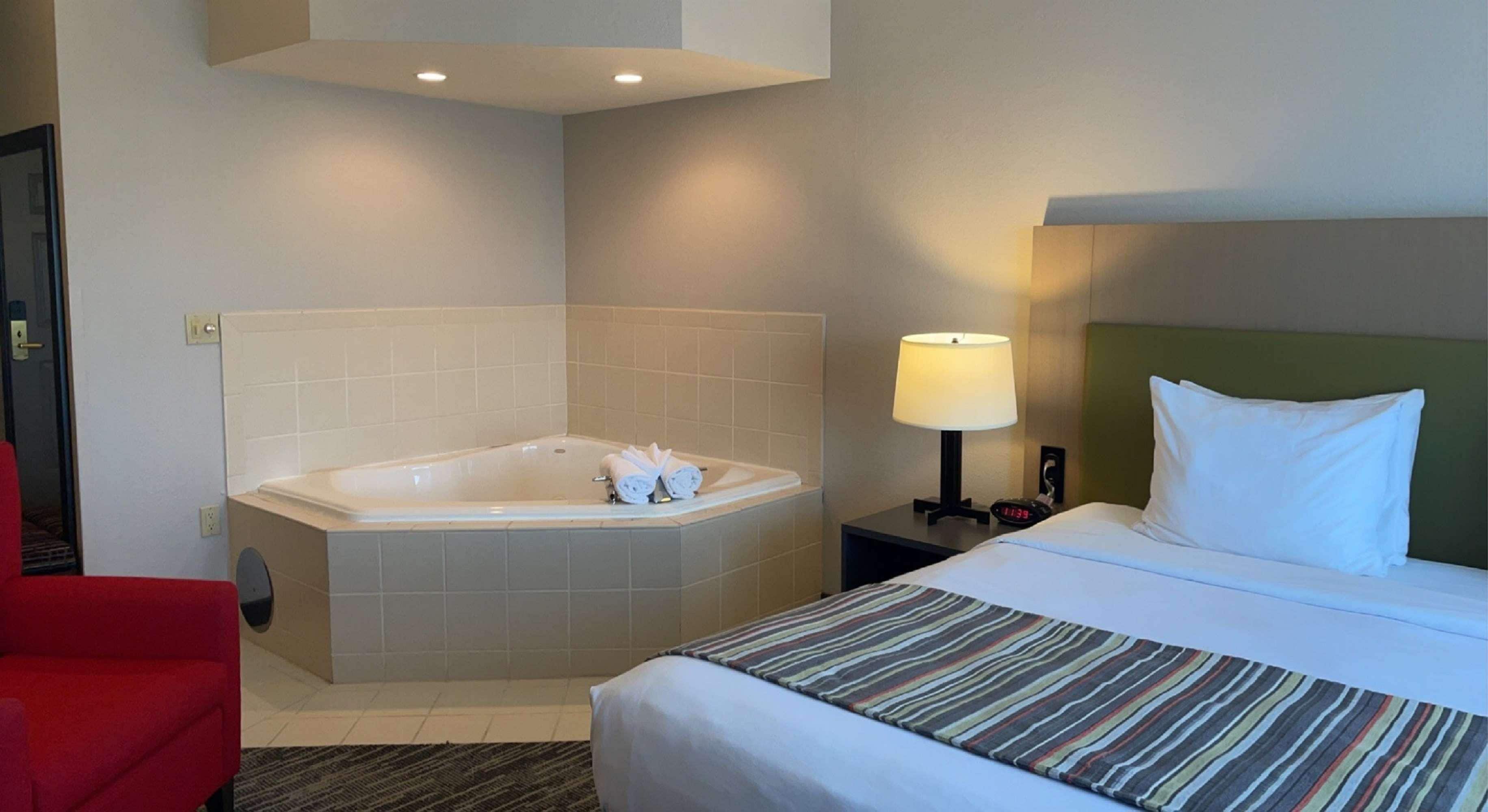 Country Inn & Suites by Radisson, Galena, IL - Image 5