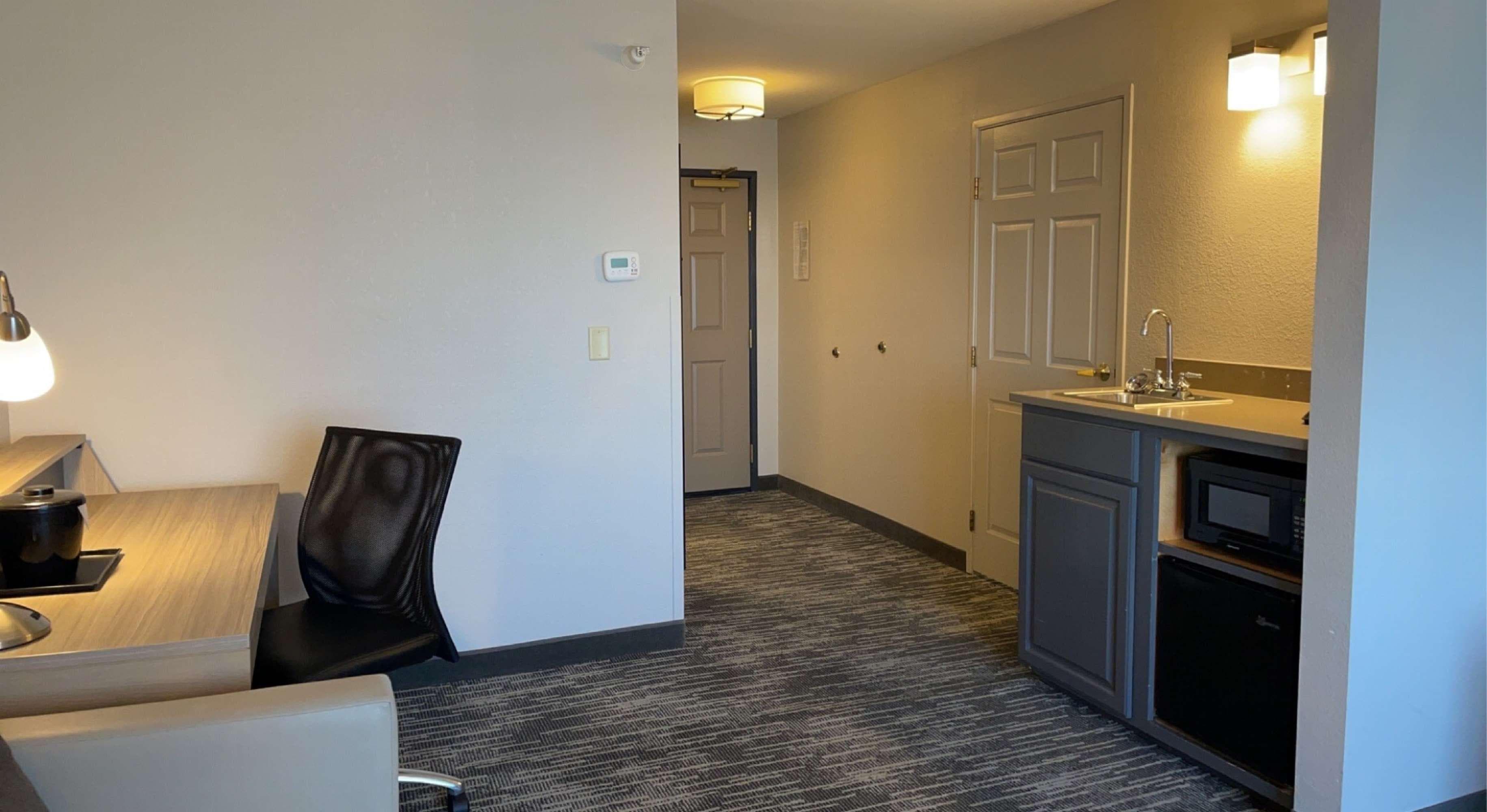 Country Inn & Suites by Radisson, Galena, IL — 7