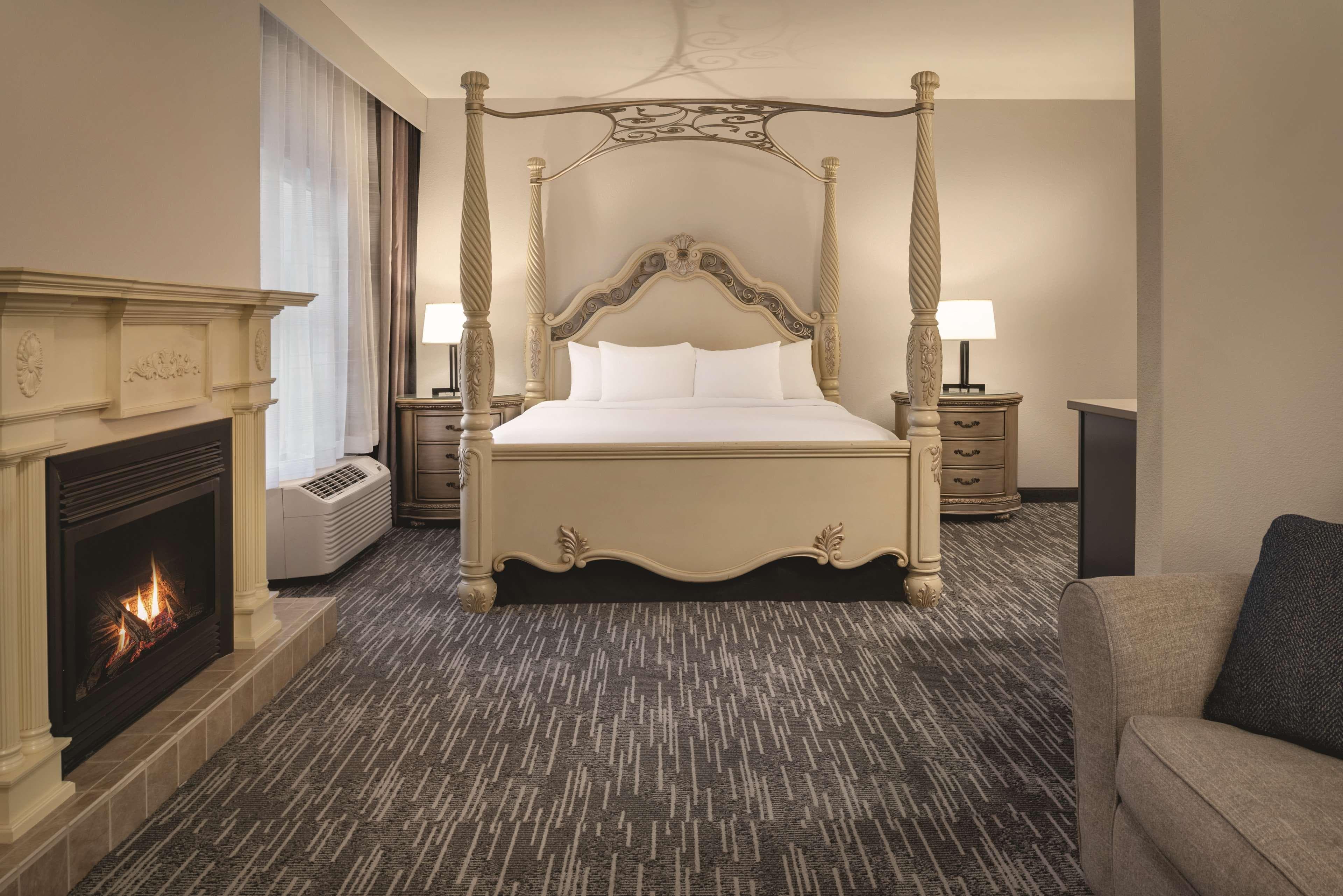 Country Inn & Suites by Radisson, Galena, IL — 9