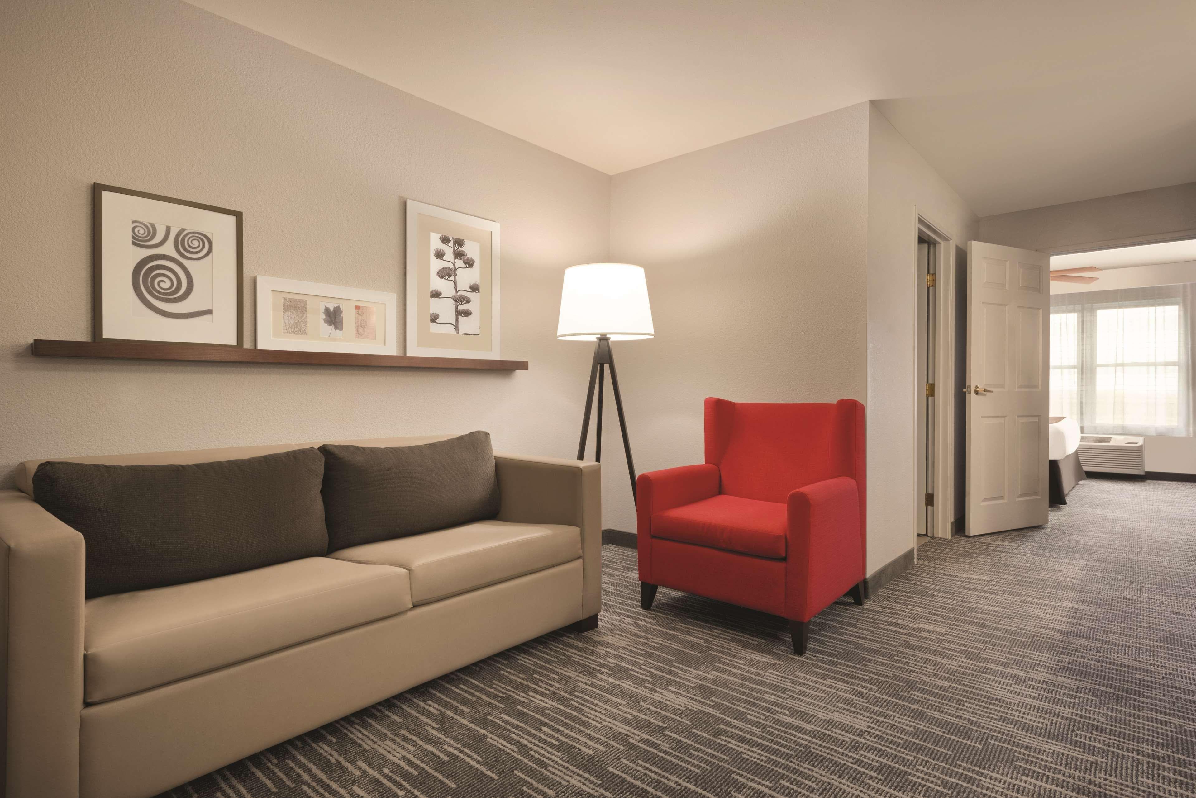 Country Inn & Suites by Radisson, Galena, IL - Image 4