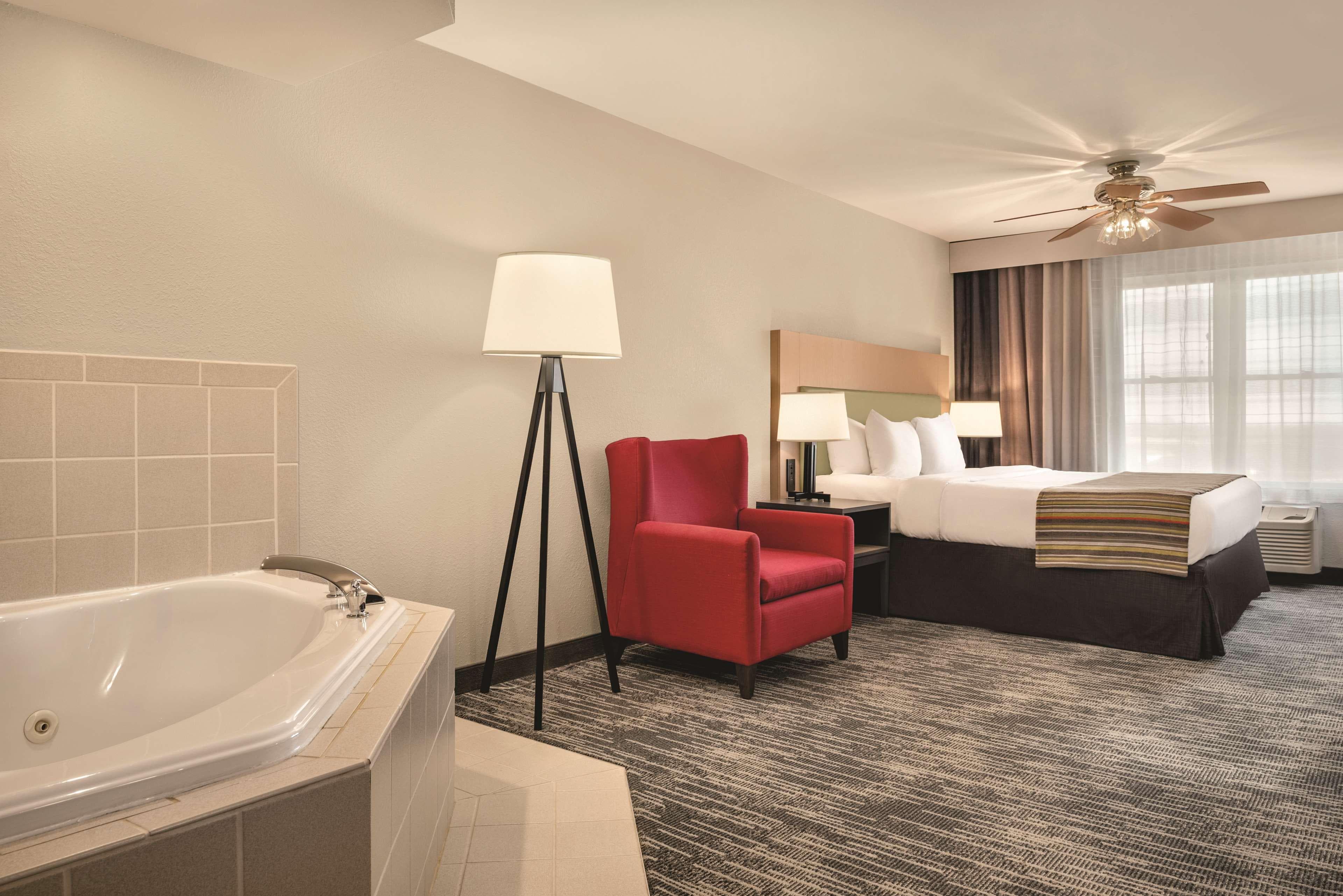 Country Inn & Suites by Radisson, Galena, IL — 13