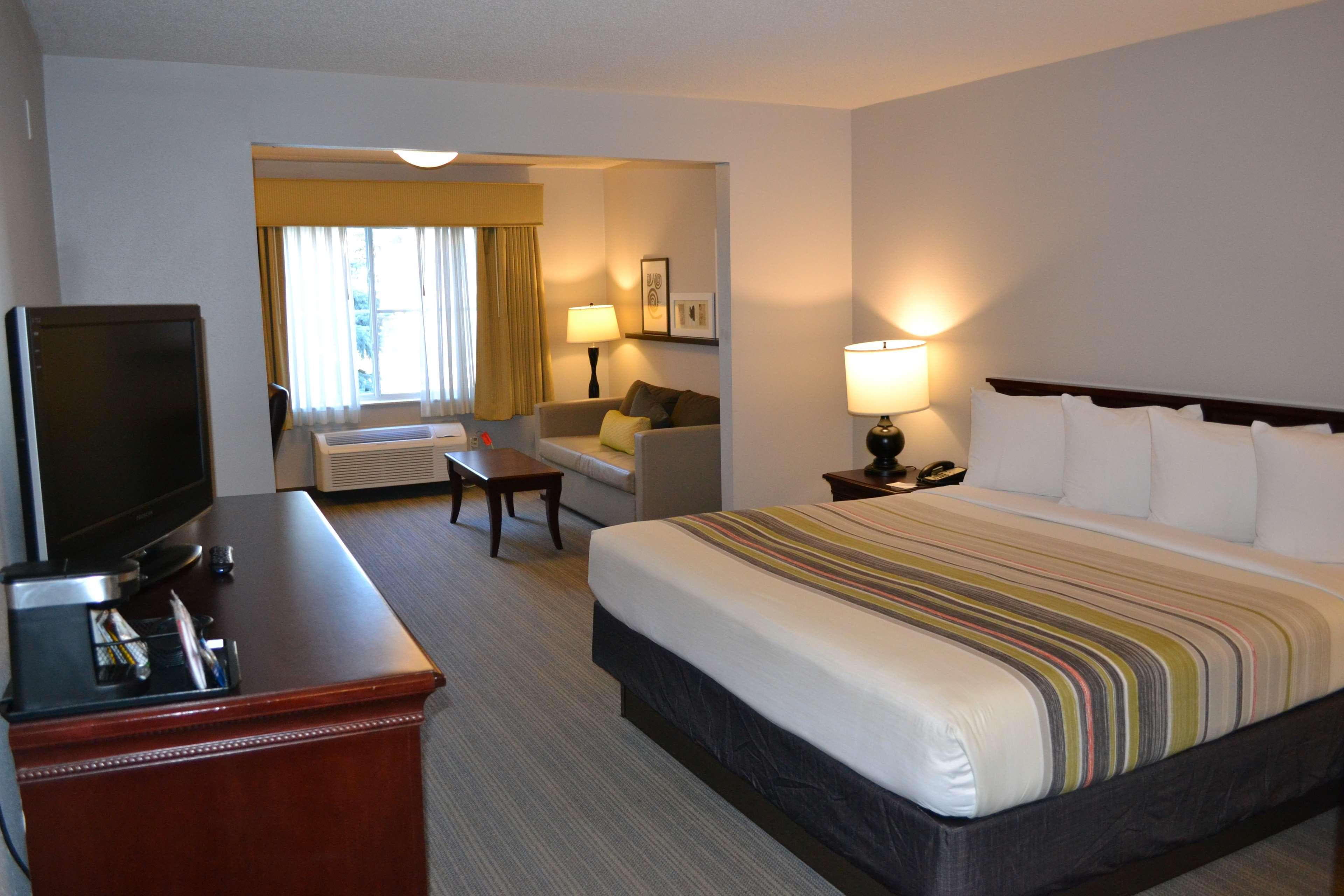 Country Inn & Suites by Radisson, Gurnee, IL - Image 5