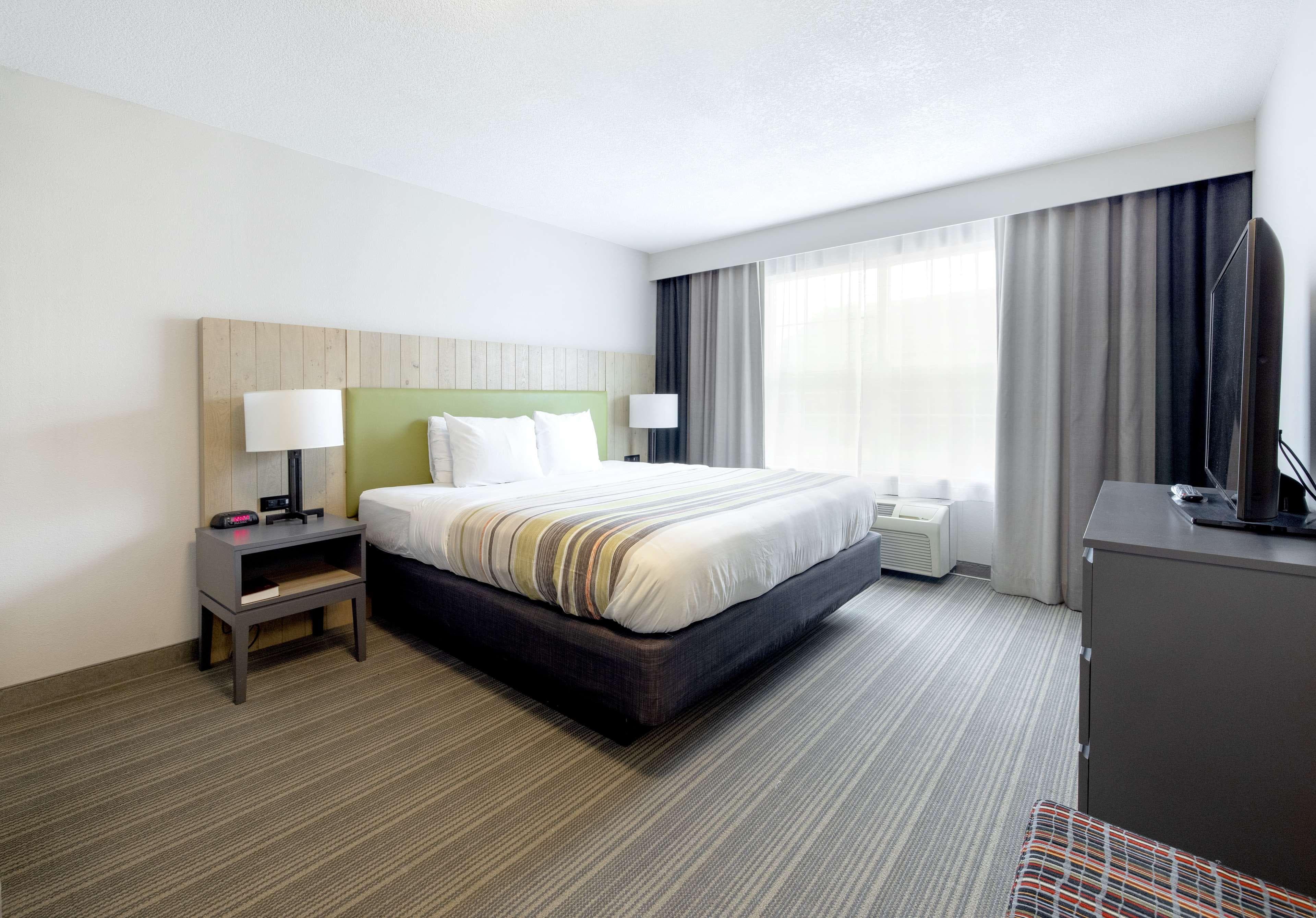 Country Inn & Suites by Radisson, Tinley Park, IL — 16