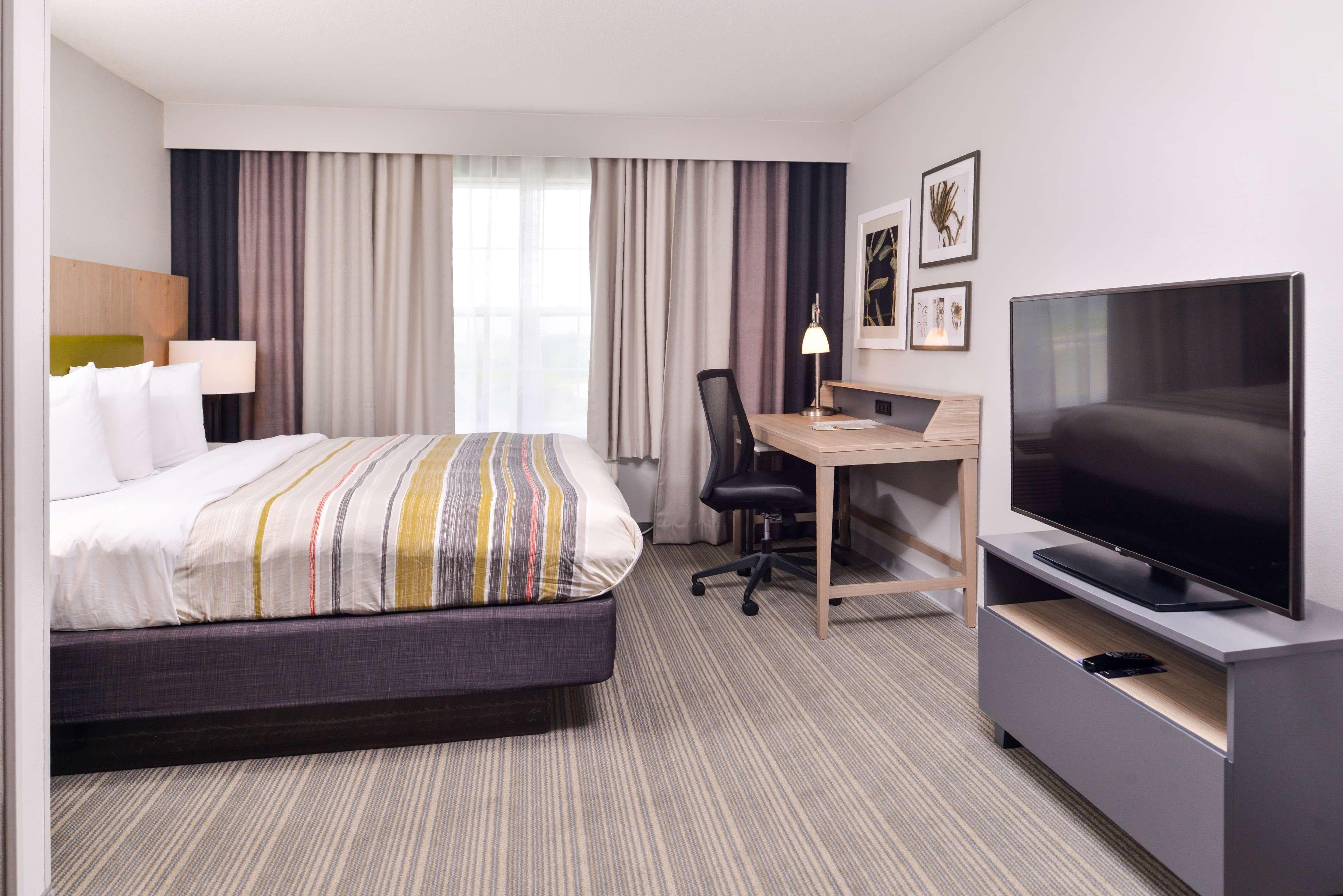 Country Inn & Suites by Radisson, Tinley Park, IL — 6