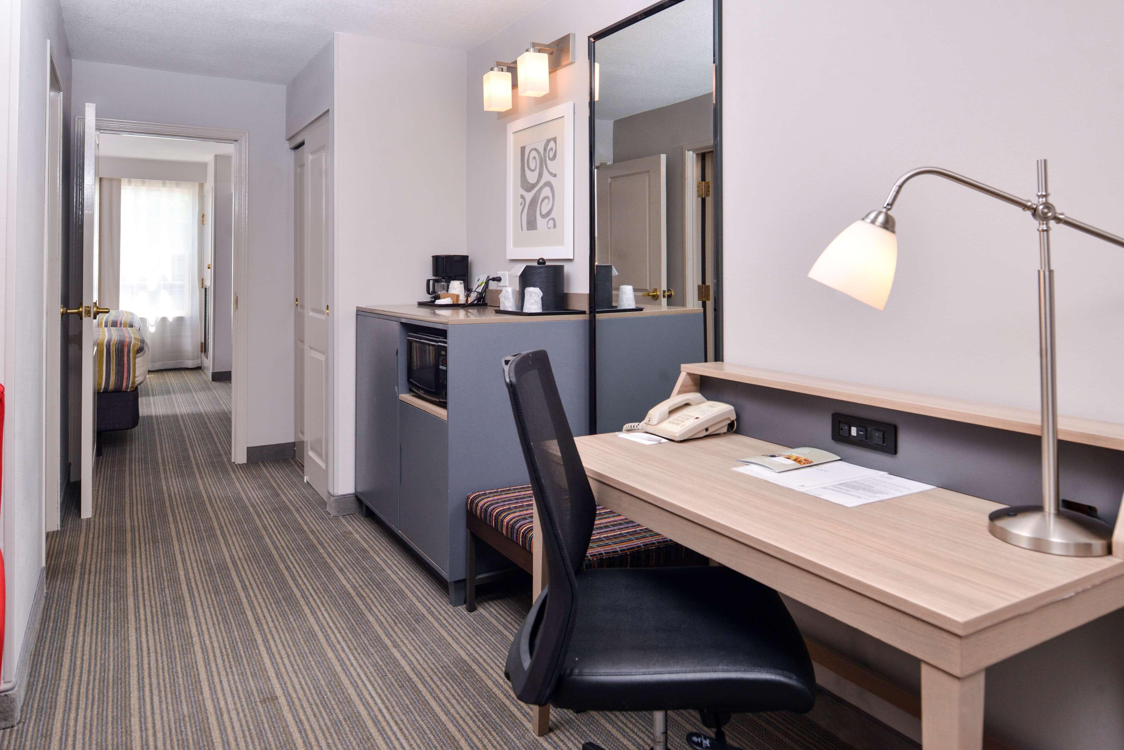 Country Inn & Suites by Radisson, Tinley Park, IL — 33