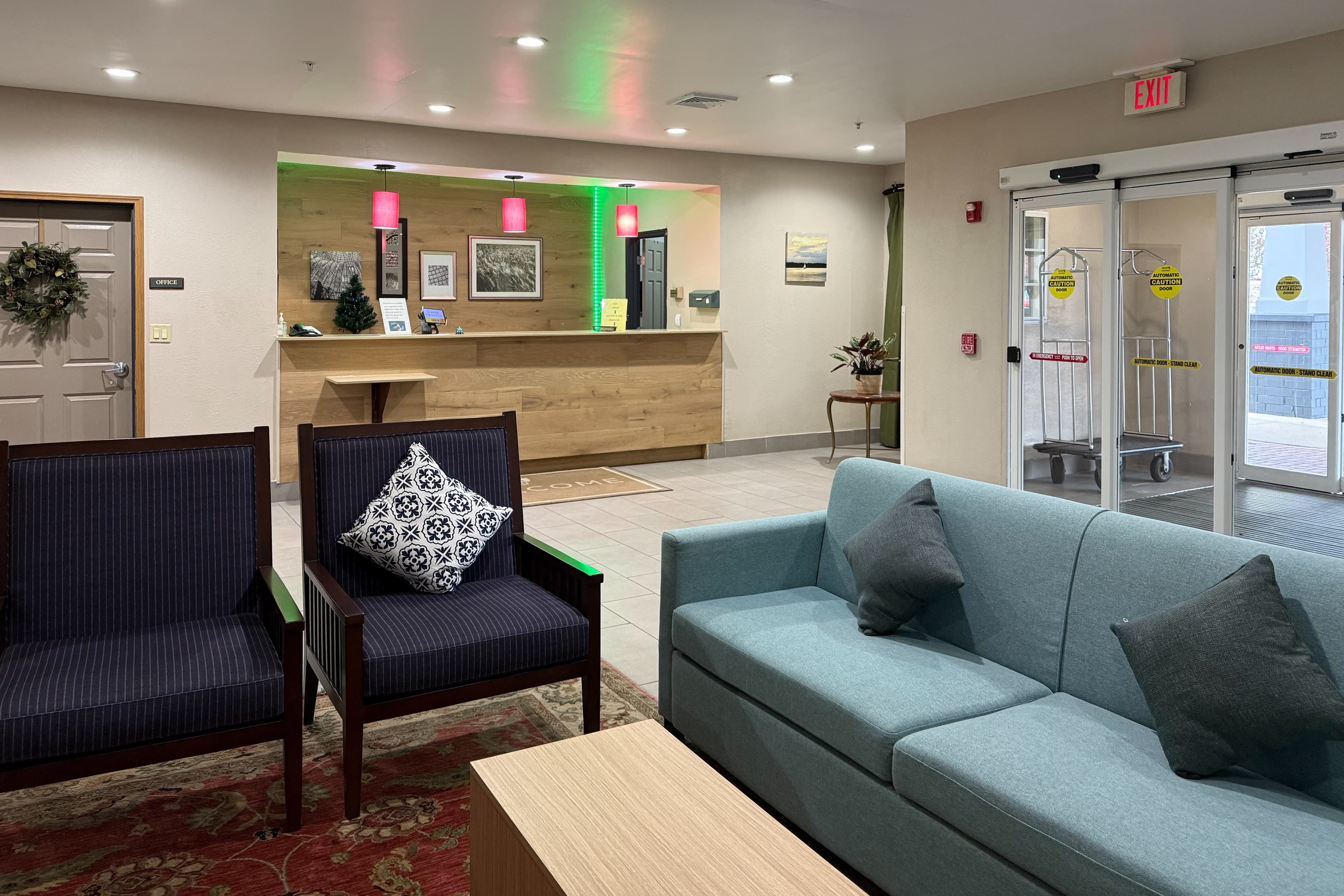 Country Inn & Suites by Radisson, Elgin, IL - Image 1