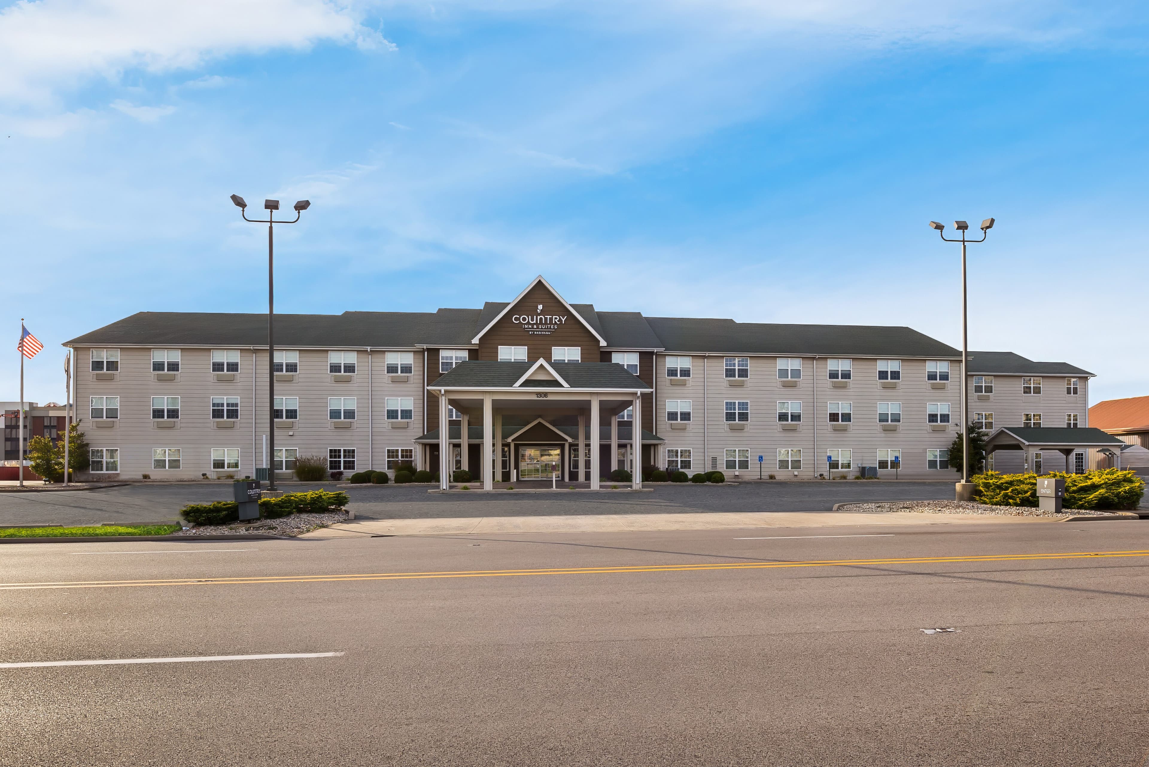 Country Inn & Suites by Radisson, Marion - Image 1
