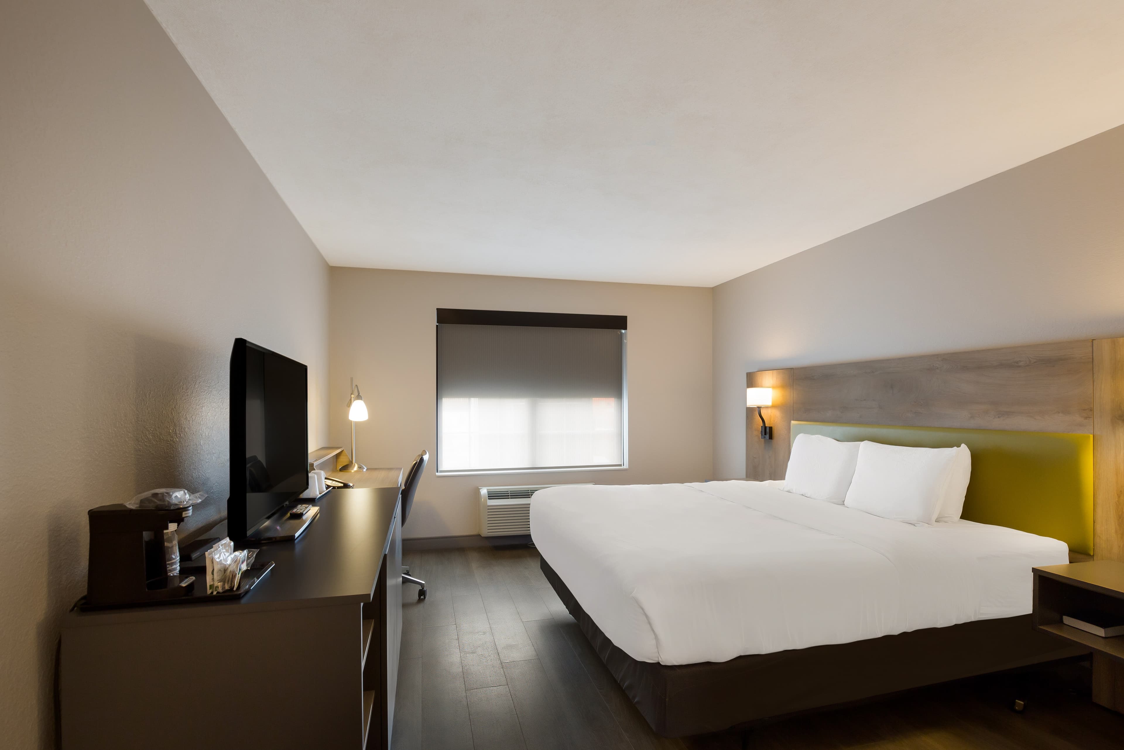 Country Inn & Suites by Radisson, Marion - Image 2