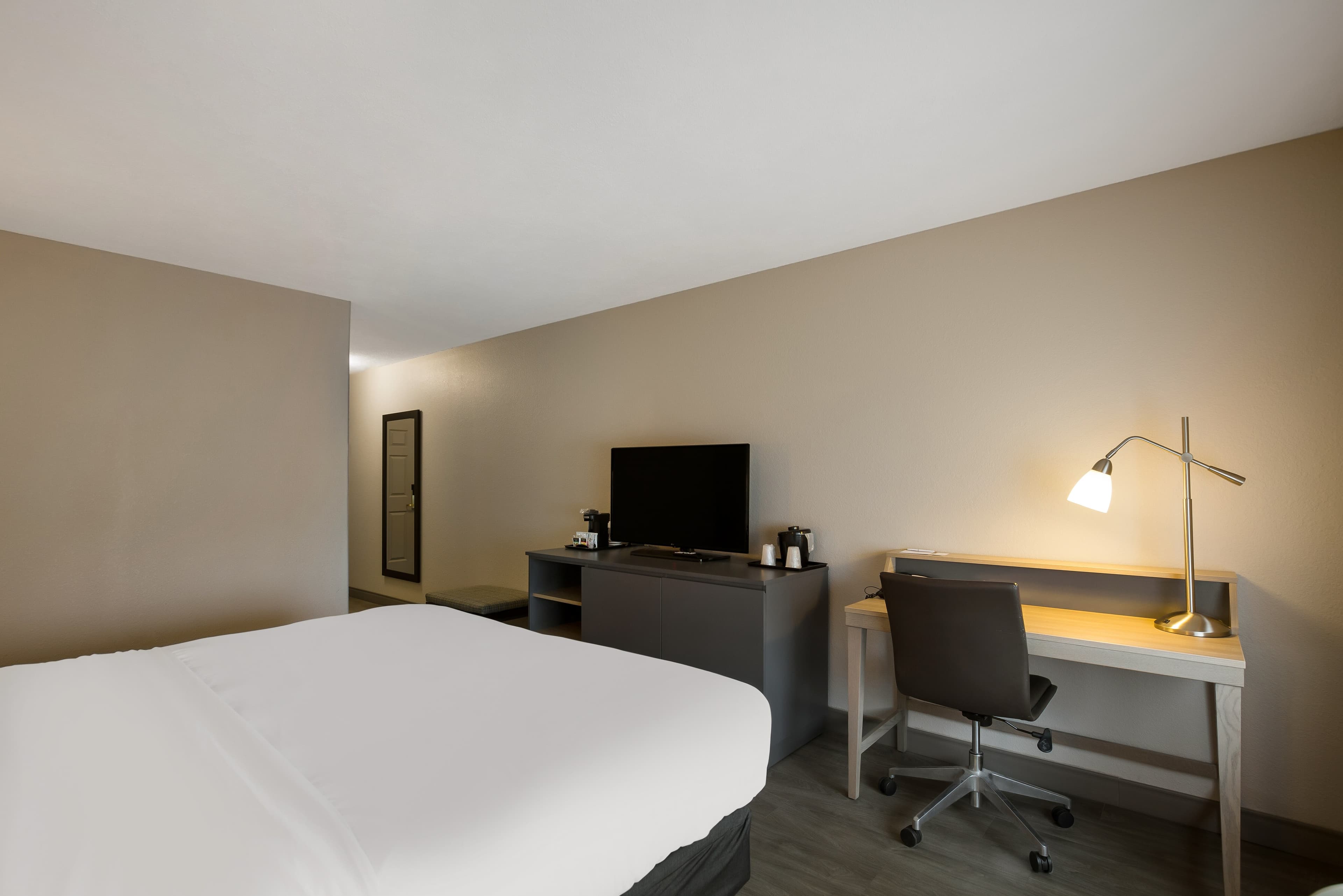 Country Inn & Suites by Radisson, Marion - Image 3