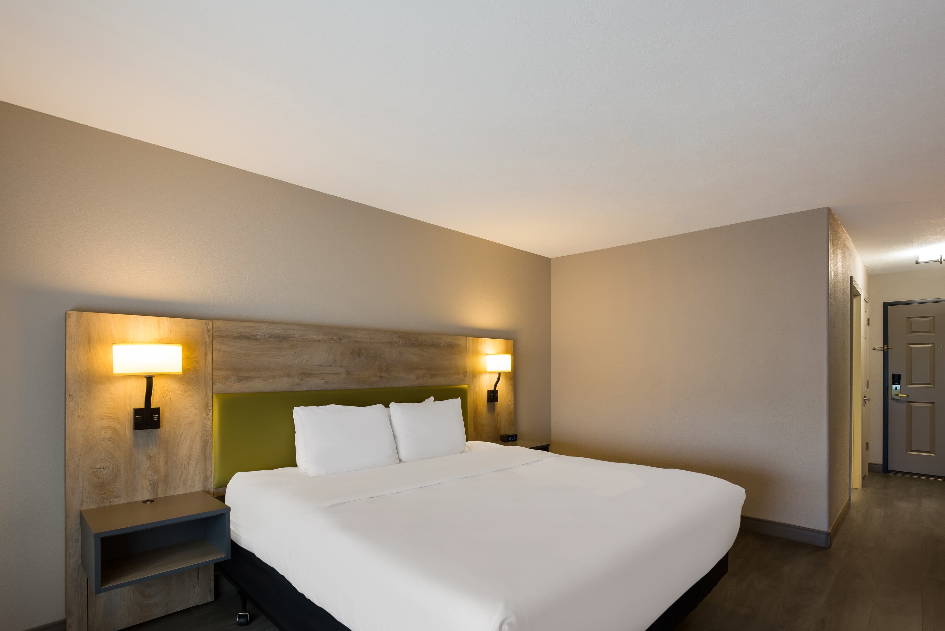 Country Inn & Suites by Radisson, Marion - Image 4