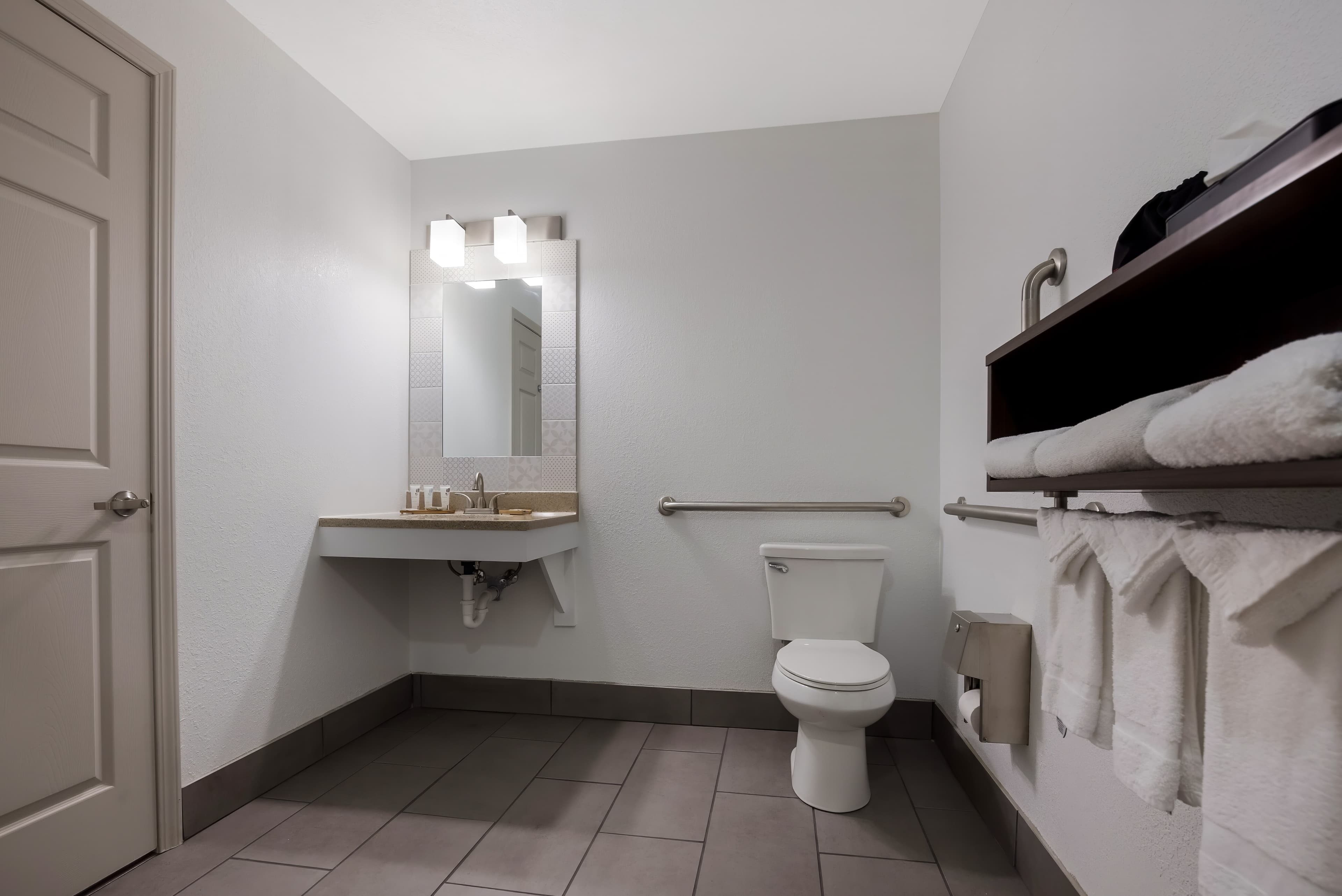 Country Inn & Suites by Radisson, Marion — 6
