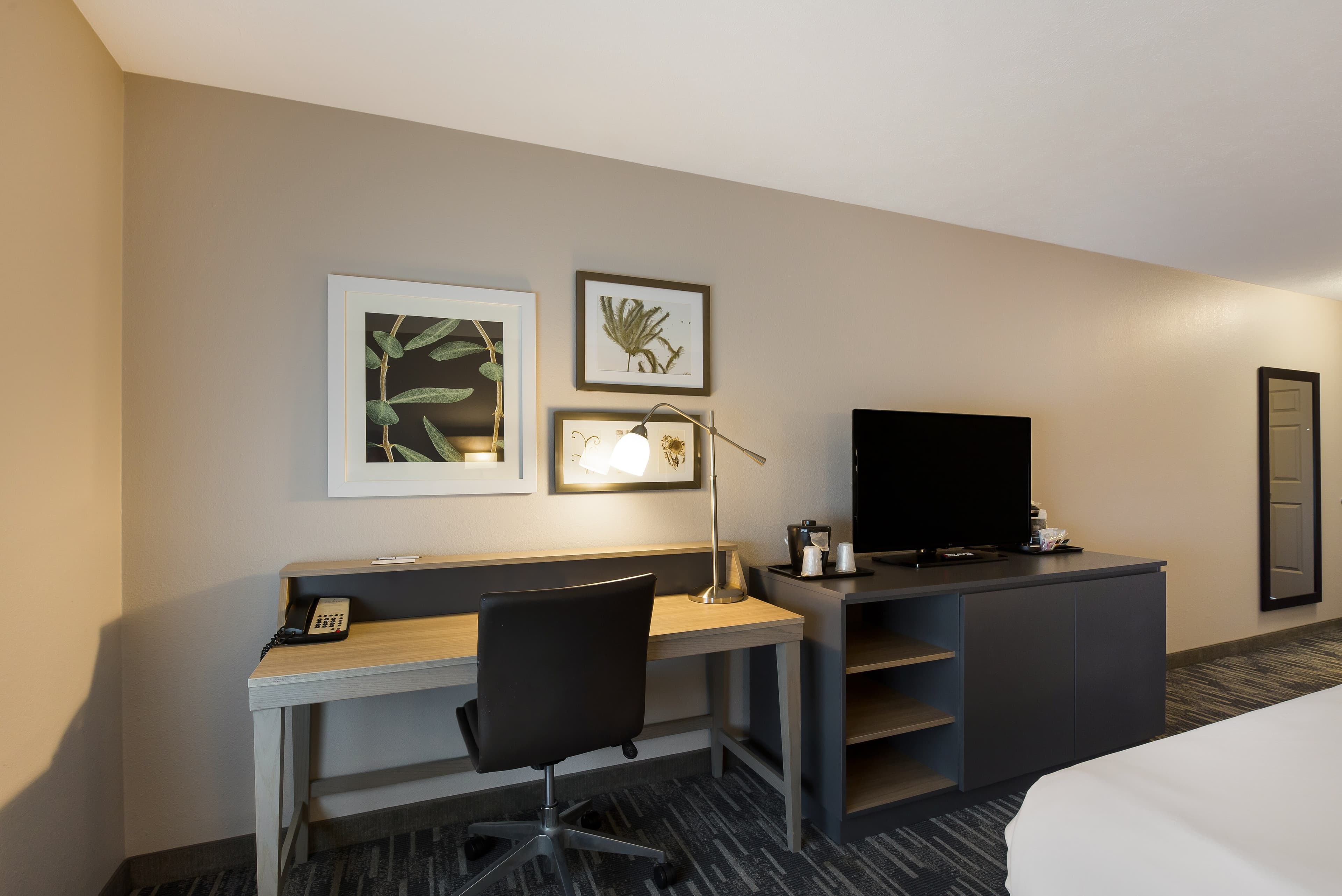 Country Inn & Suites by Radisson, Marion — 8