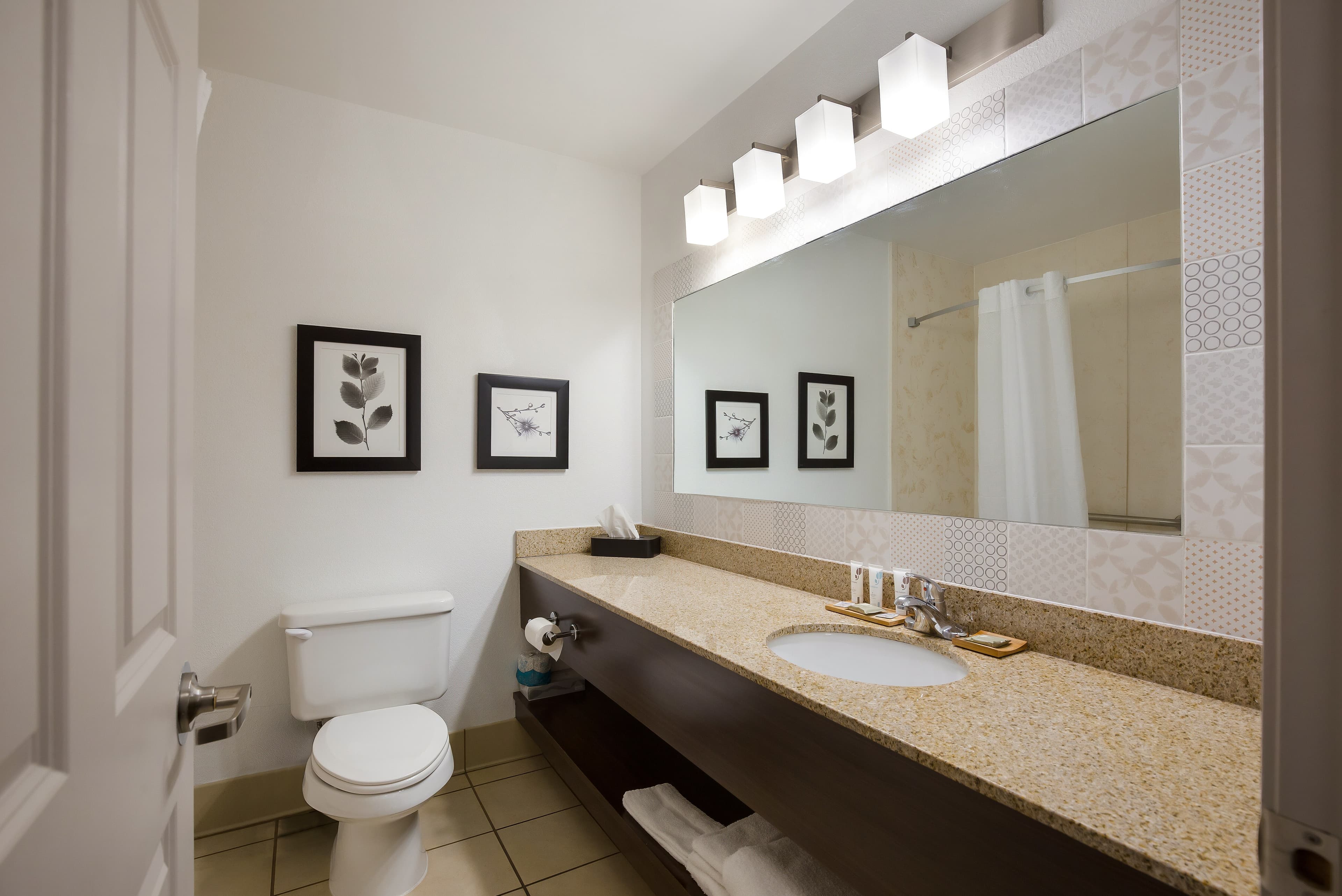 Country Inn & Suites by Radisson, Marion — 11