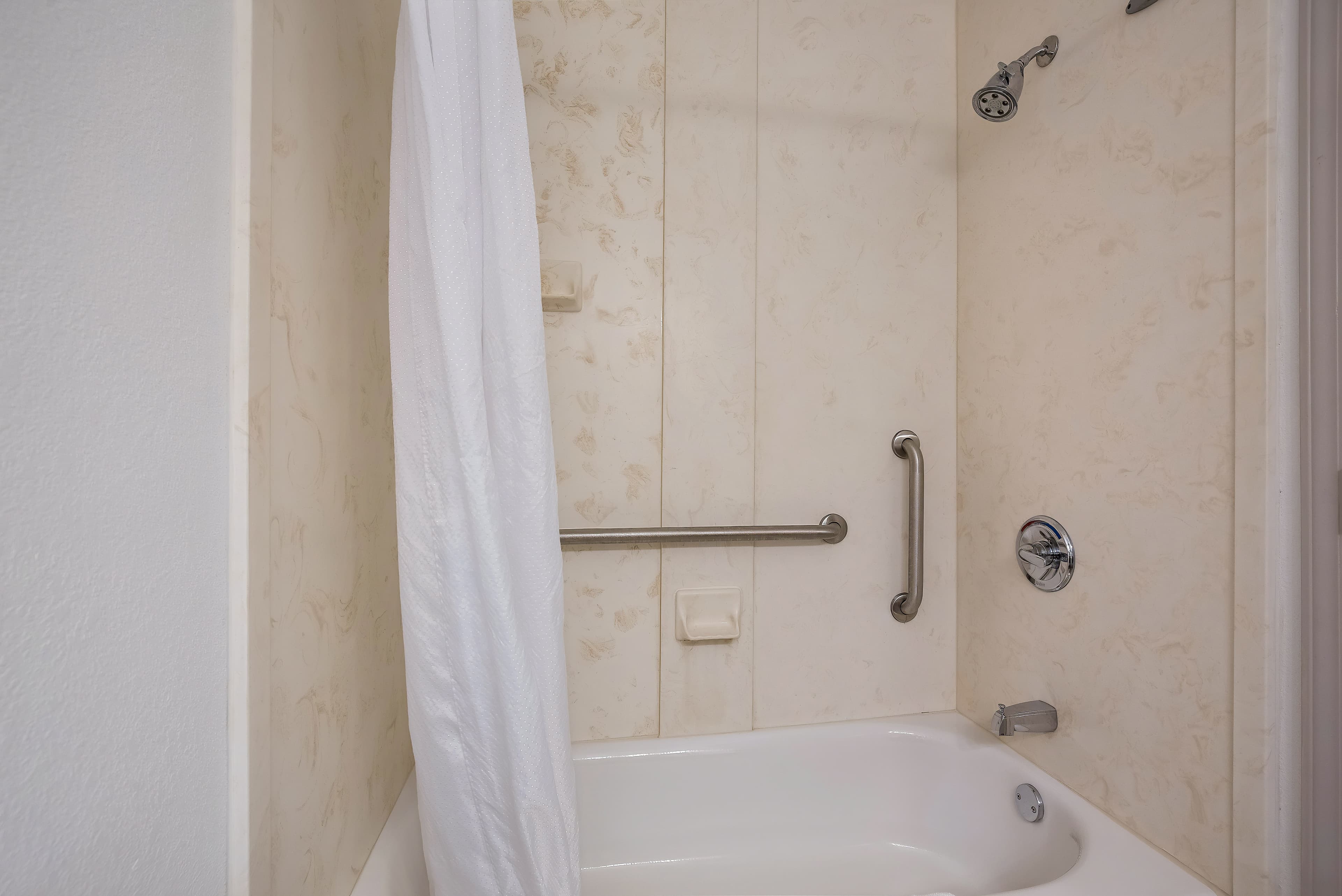 Country Inn & Suites by Radisson, Marion — 12