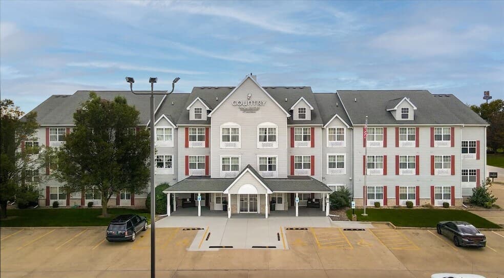 Country Inn & Suites by Radisson, Bloomington-Normal West, IL - Image 1