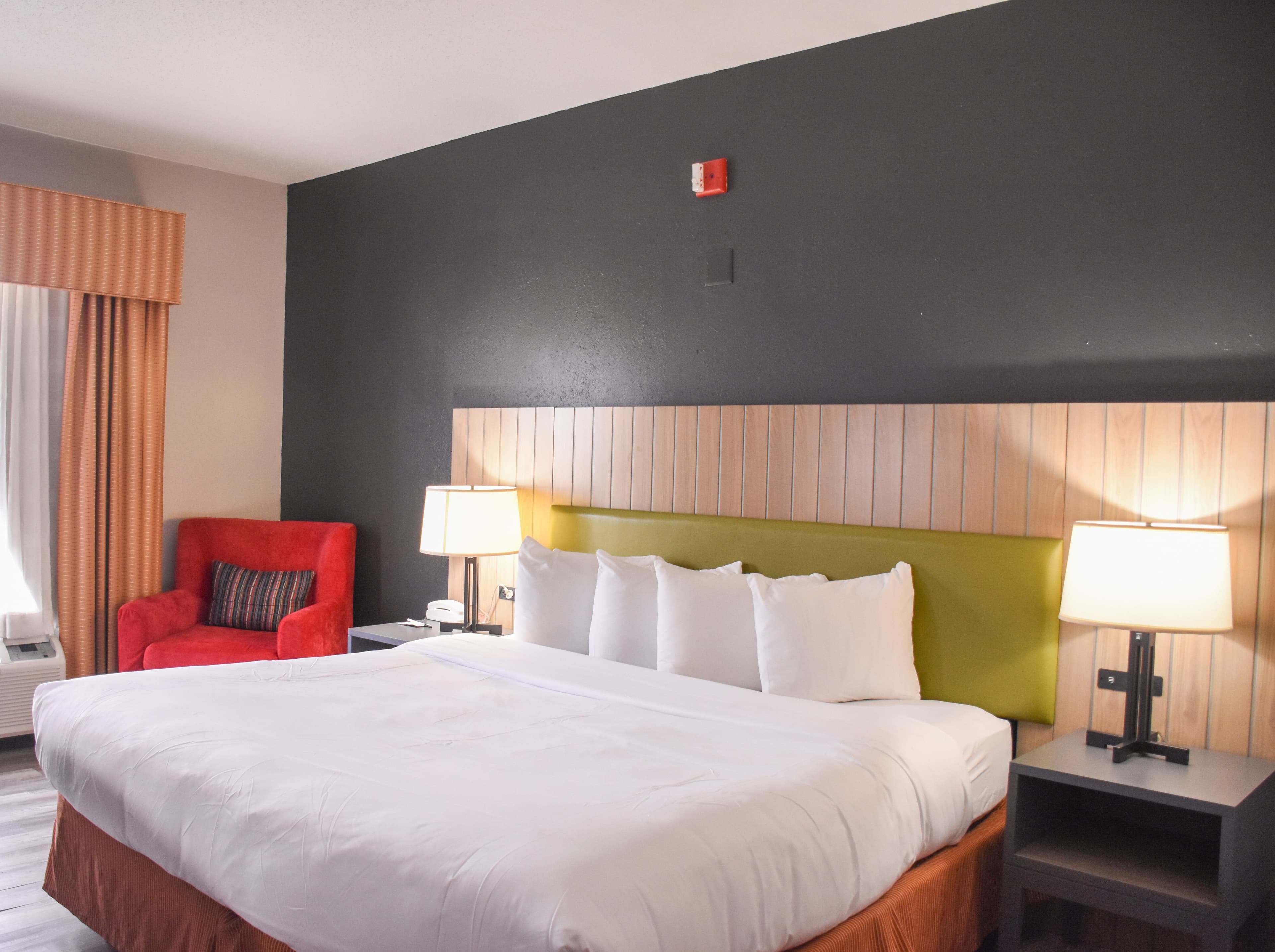 Country Inn & Suites by Radisson, Bloomington-Normal West, IL - Image 3