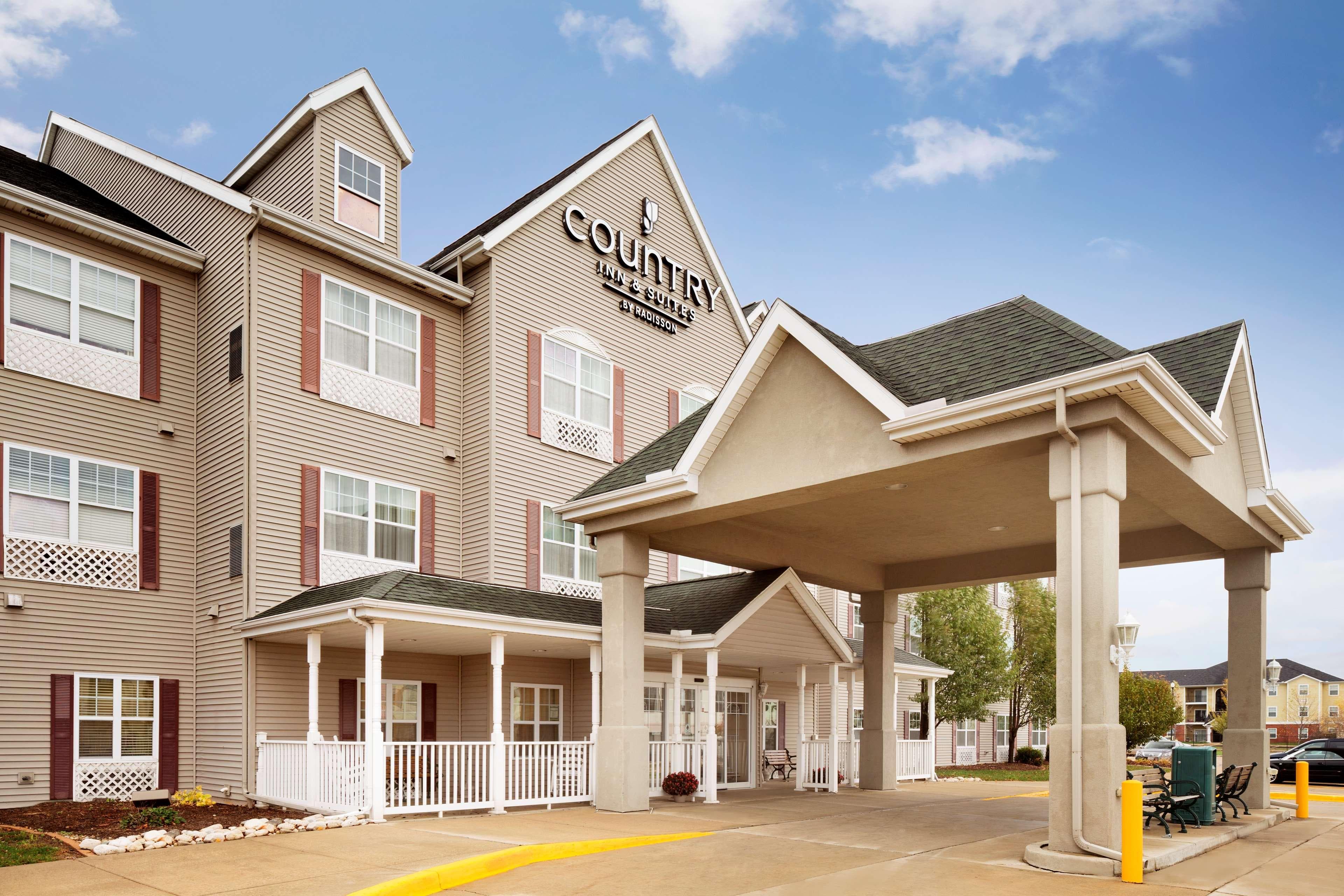 Country Inn & Suites by Radisson, Champaign North, IL - Image 1