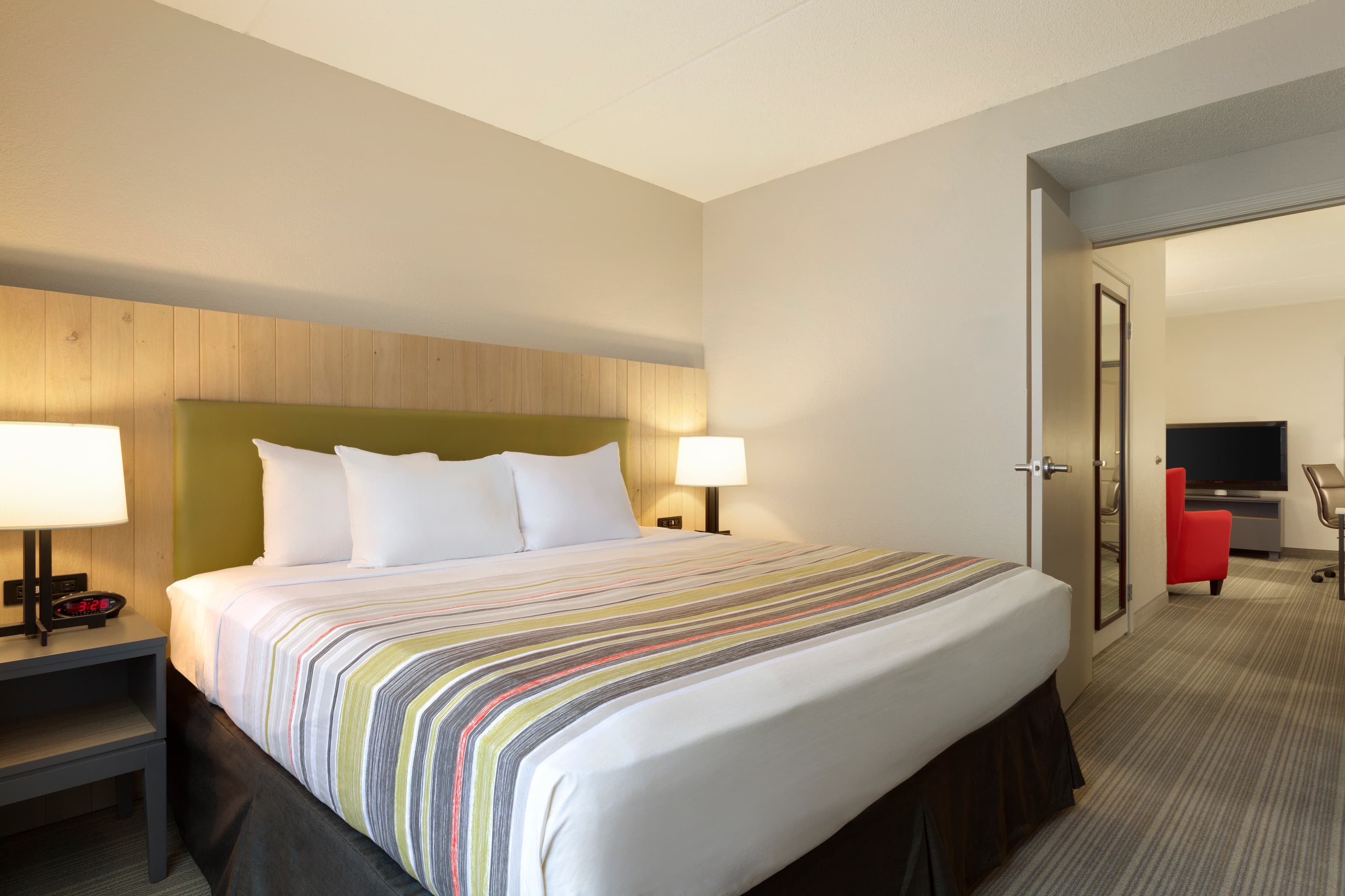 Country Inn & Suites by Radisson, Champaign North, IL - Image 4