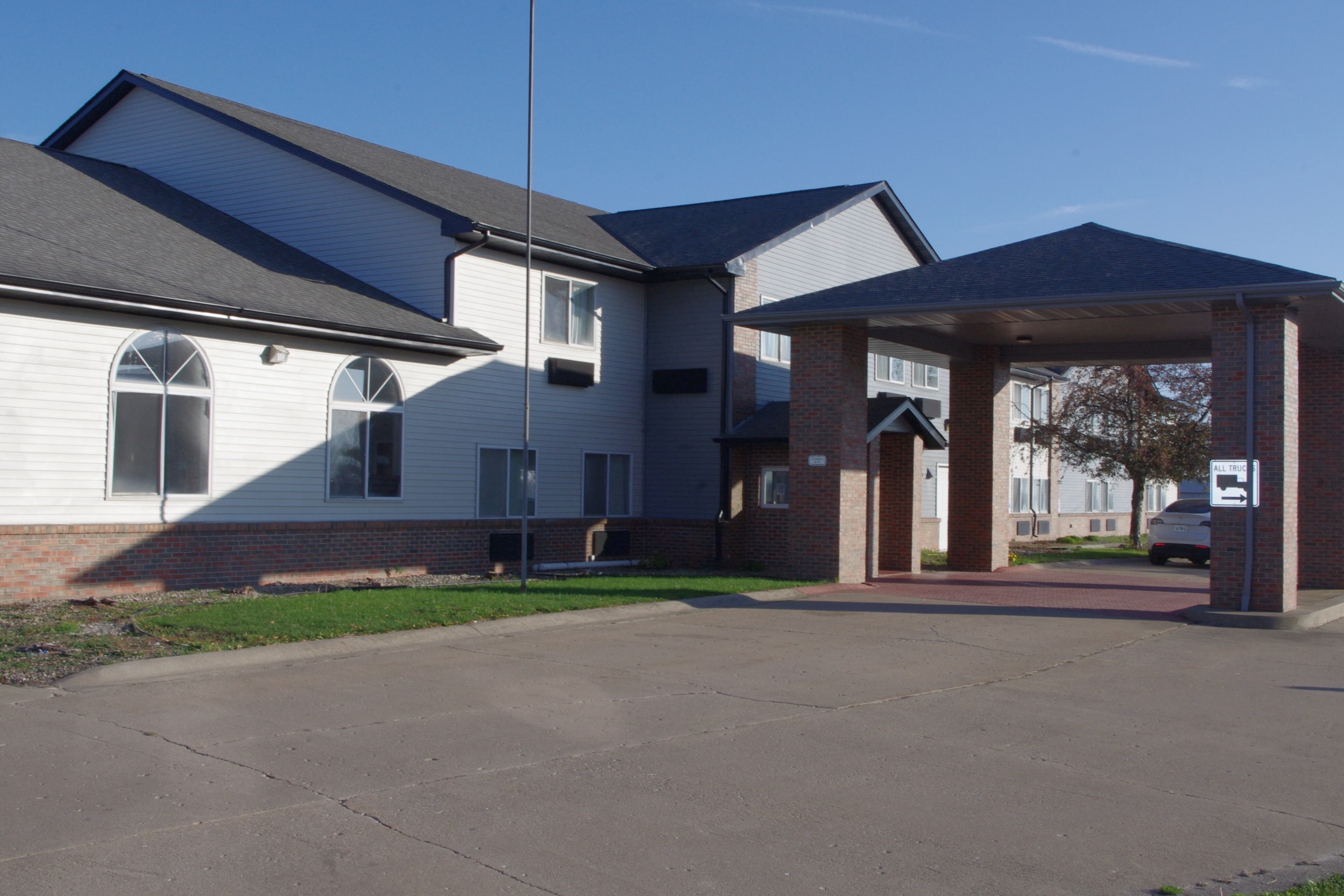 Econo Lodge El Paso, IL - Image 1