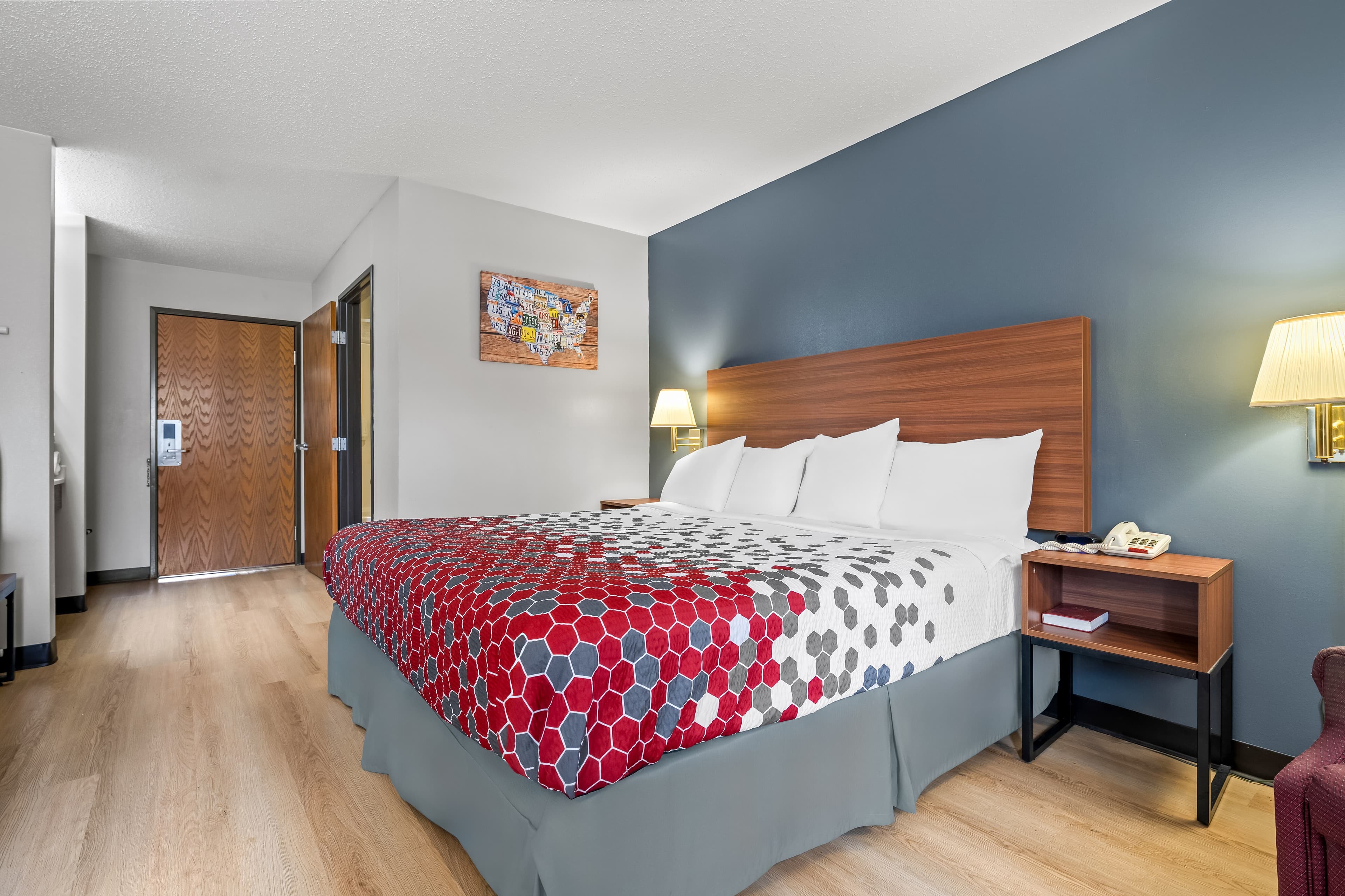 Econo Lodge El Paso, IL — 5