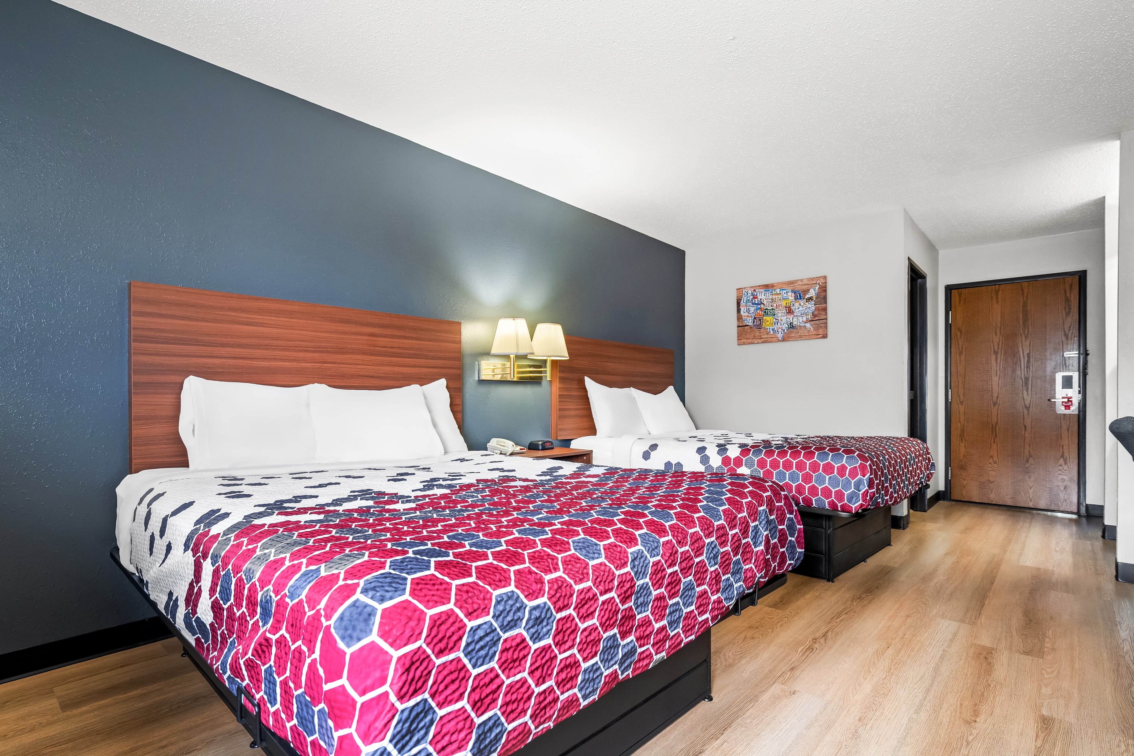 Econo Lodge El Paso, IL — 17