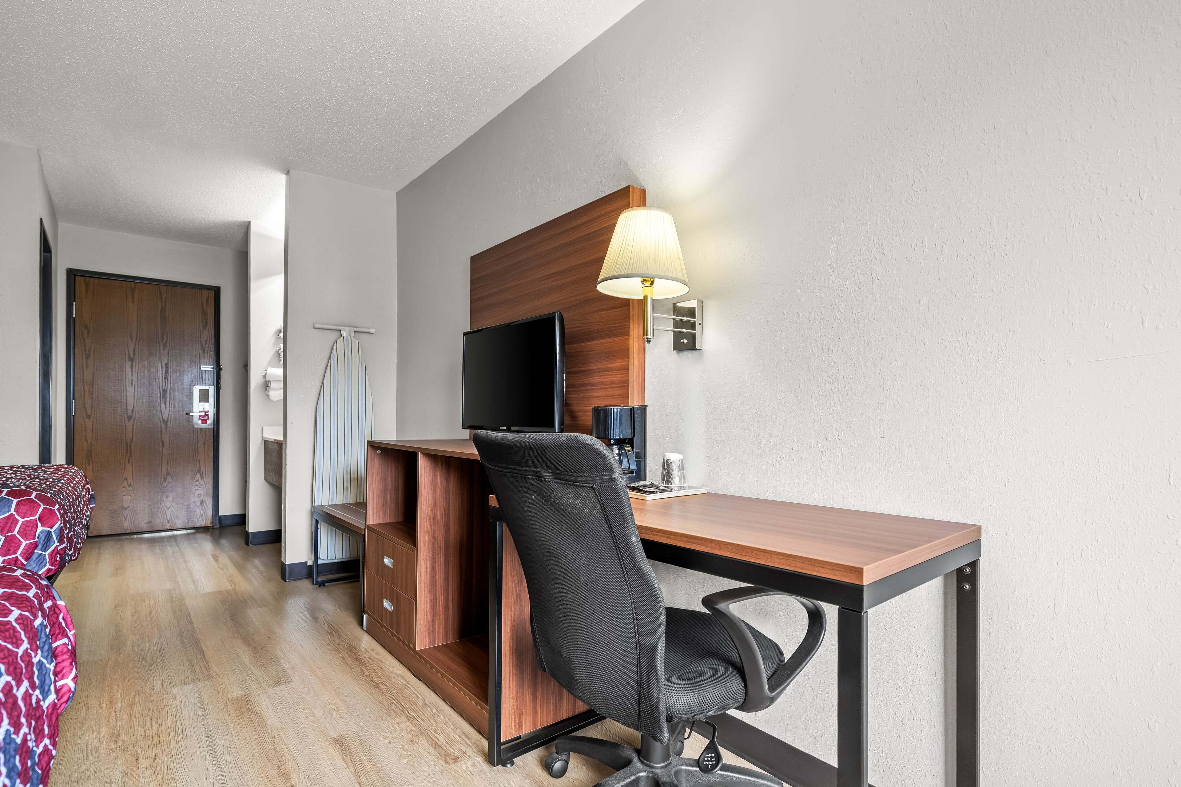 Econo Lodge El Paso, IL — 20