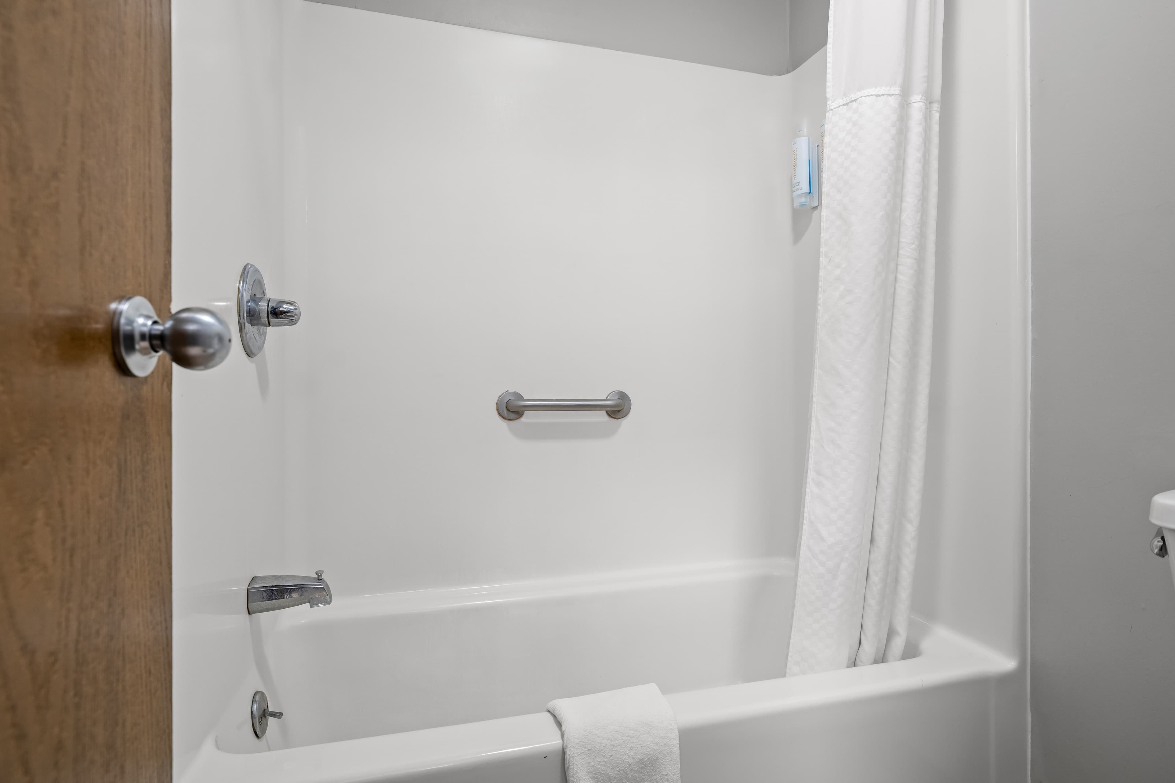 Econo Lodge El Paso, IL — 24